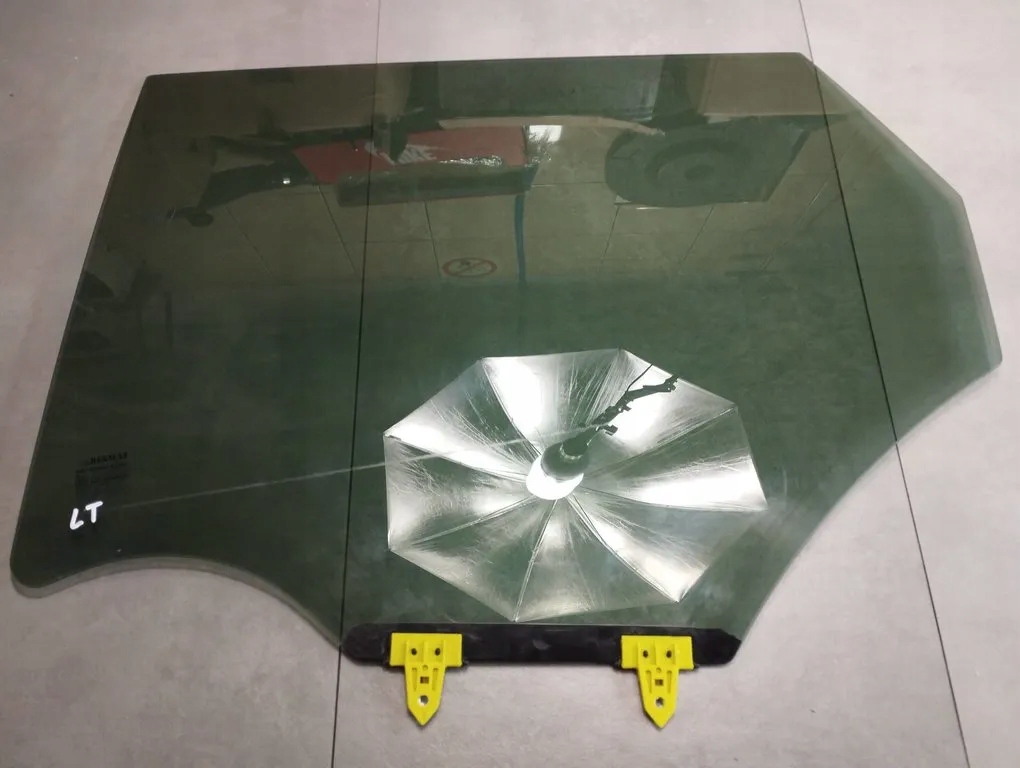 Renault Kadjar 2015 window left rear part door 823016746R