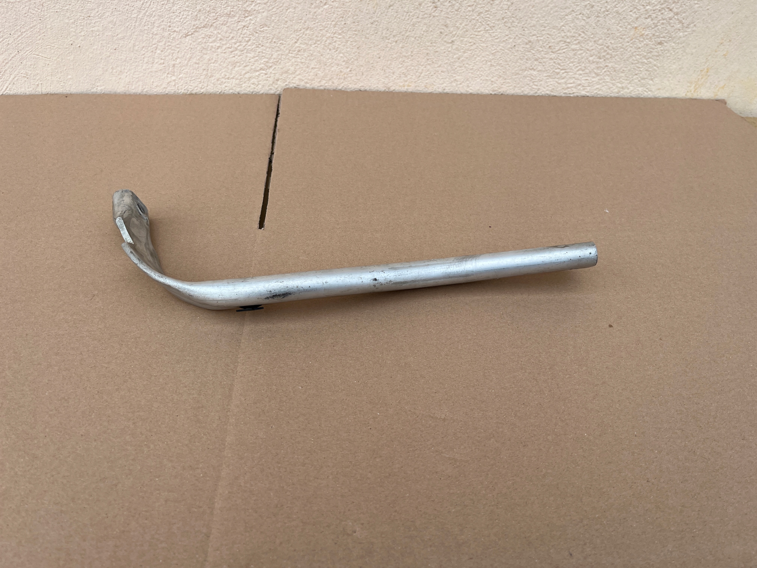 WSPORNIK MOCOWANIE BŁOTNIKA AUDI 4H0821260C