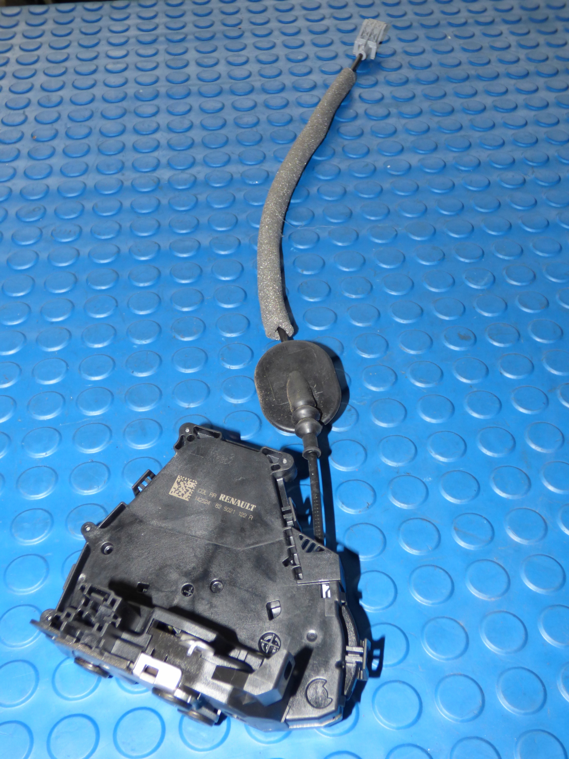 lock door right rear part 825021122R 4PIN CAPTUR II