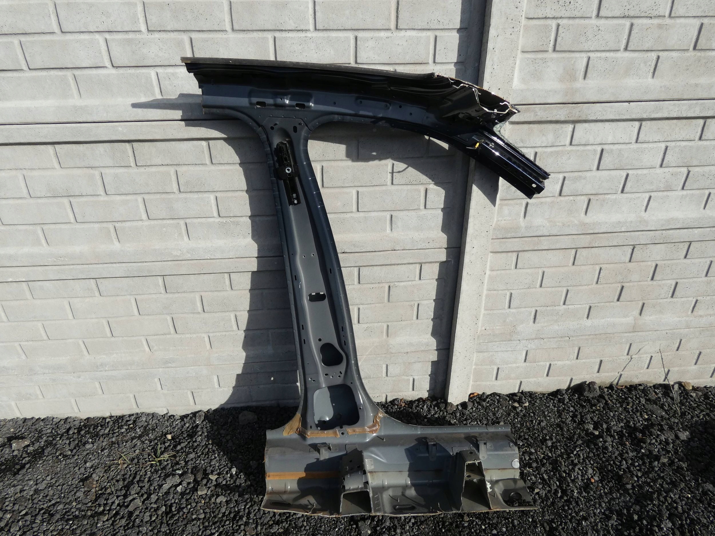 VOLVO XC90 II pillar central left quarter