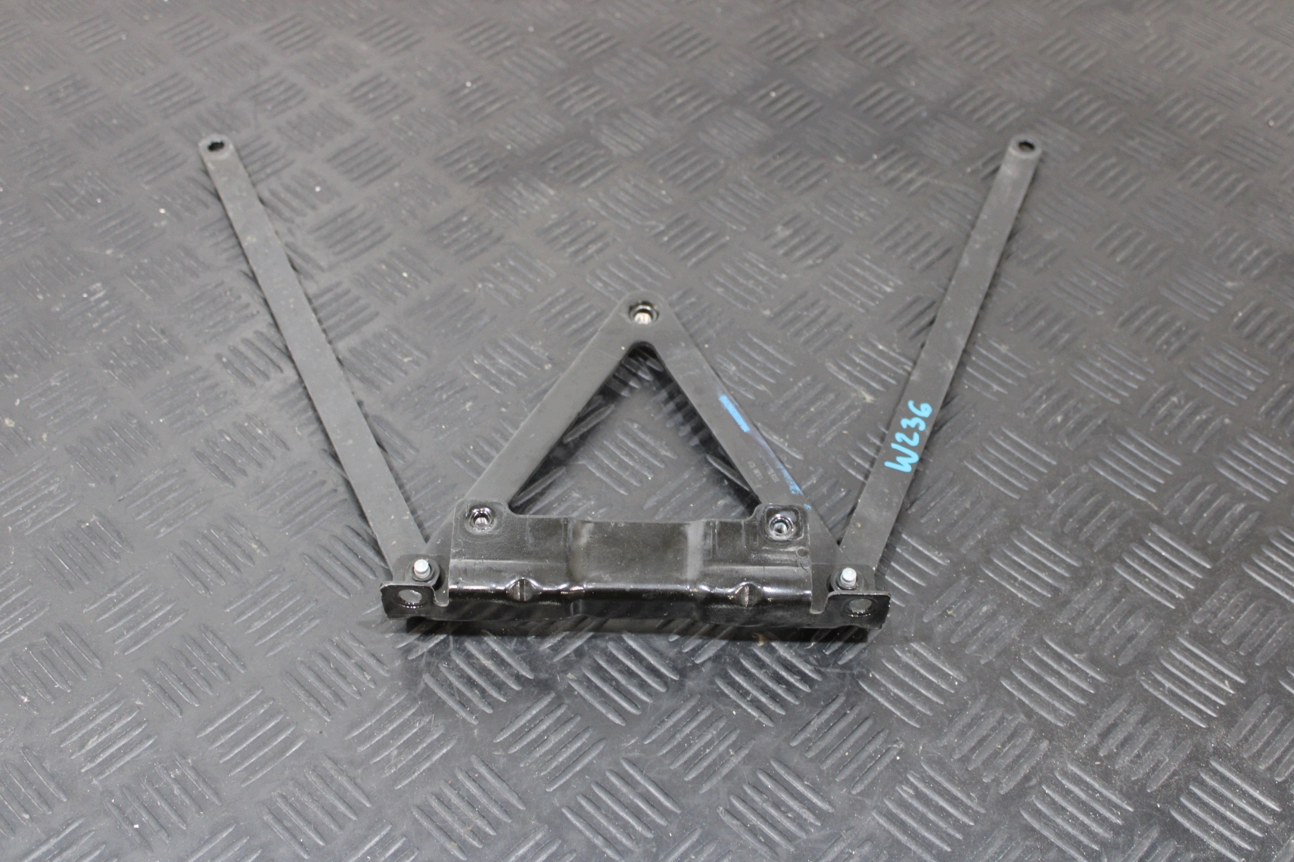 console holder supports front A2066205501 MERCEDES-BENZ CLE 236 W236
