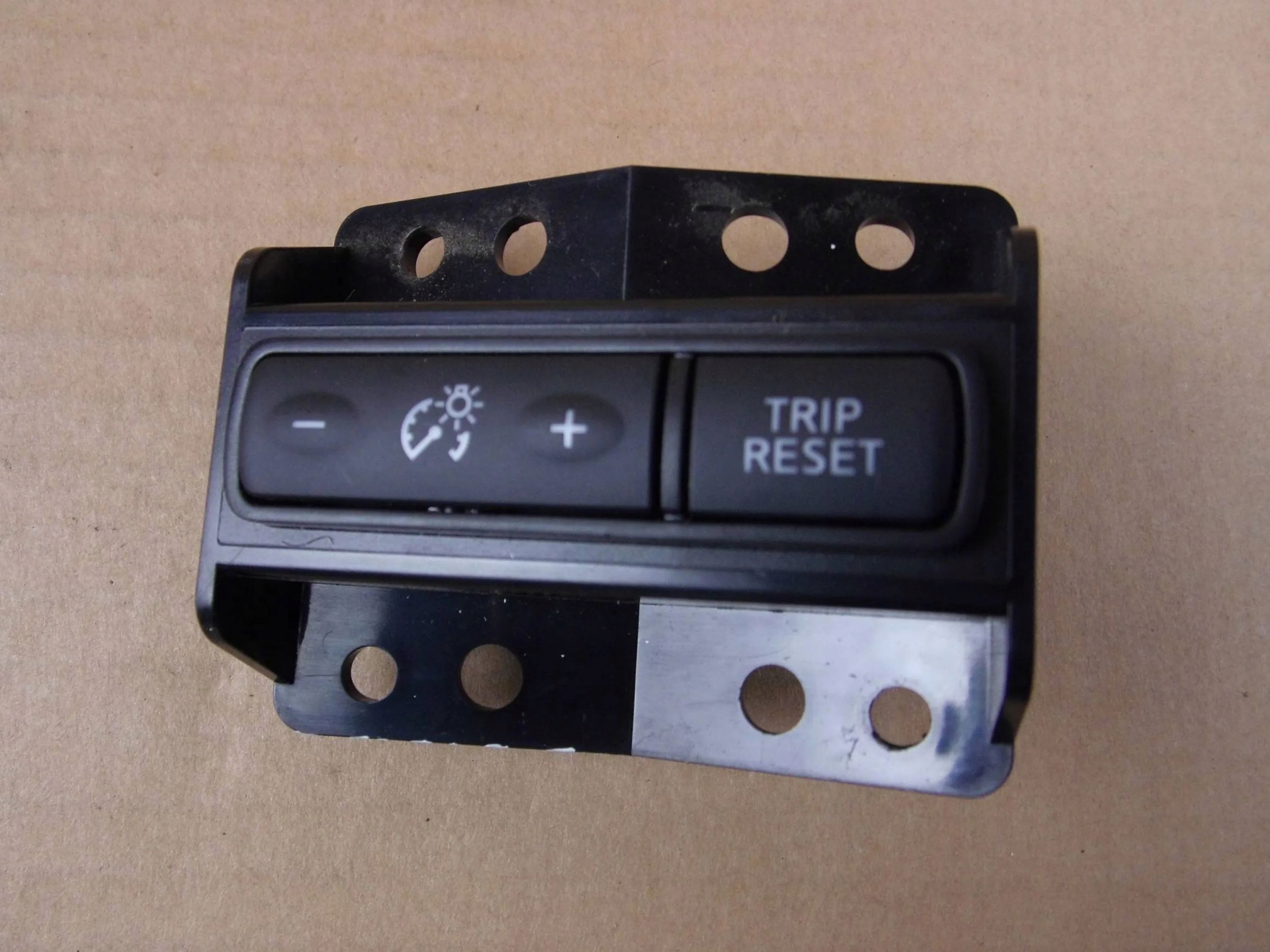 Nissan Qashqai II J11 panel switch lighting TRIP RESET 25273 4BA0A