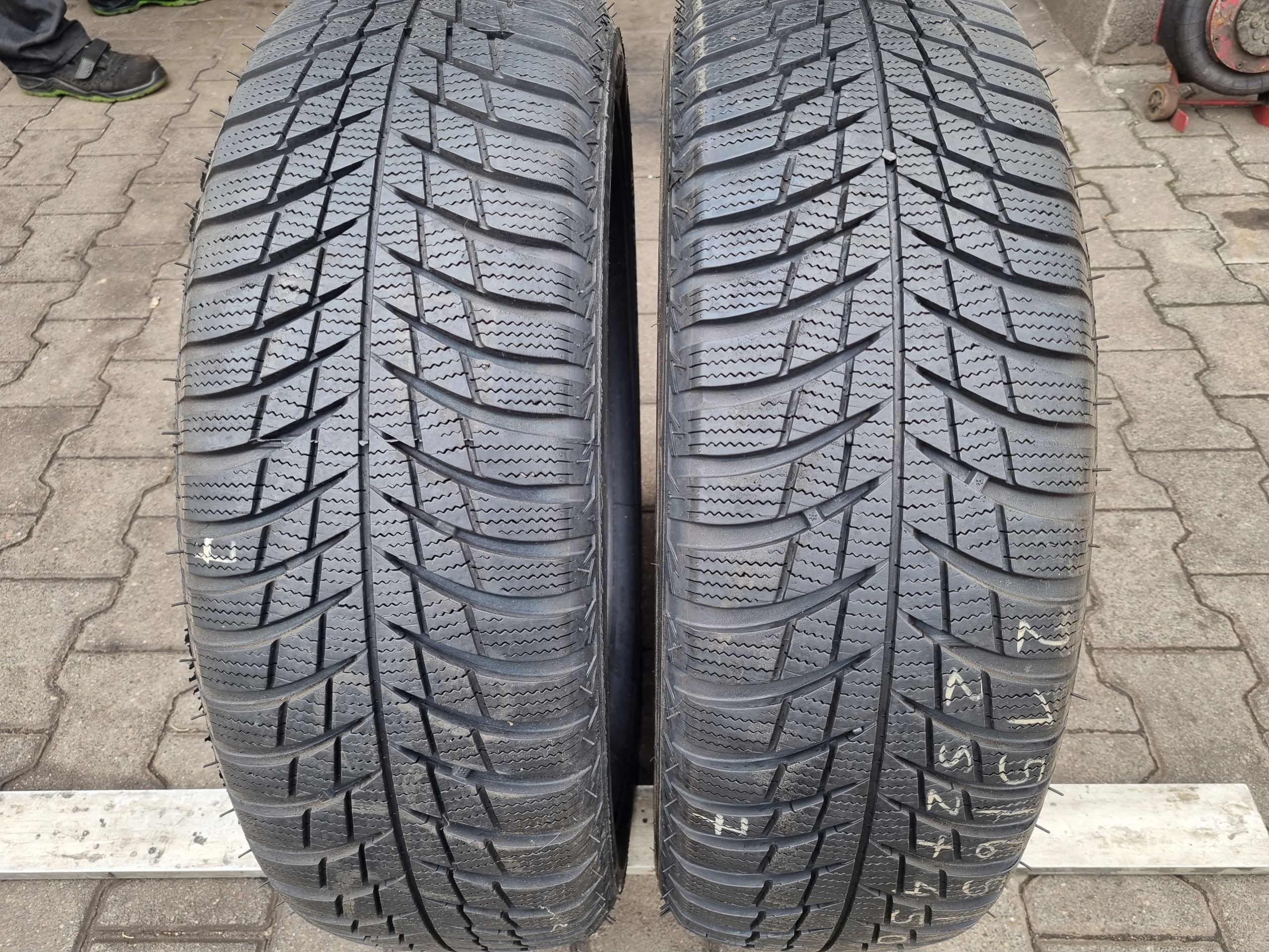 Para 215/65/17 Bridgestone Blizzak LM 001 2017