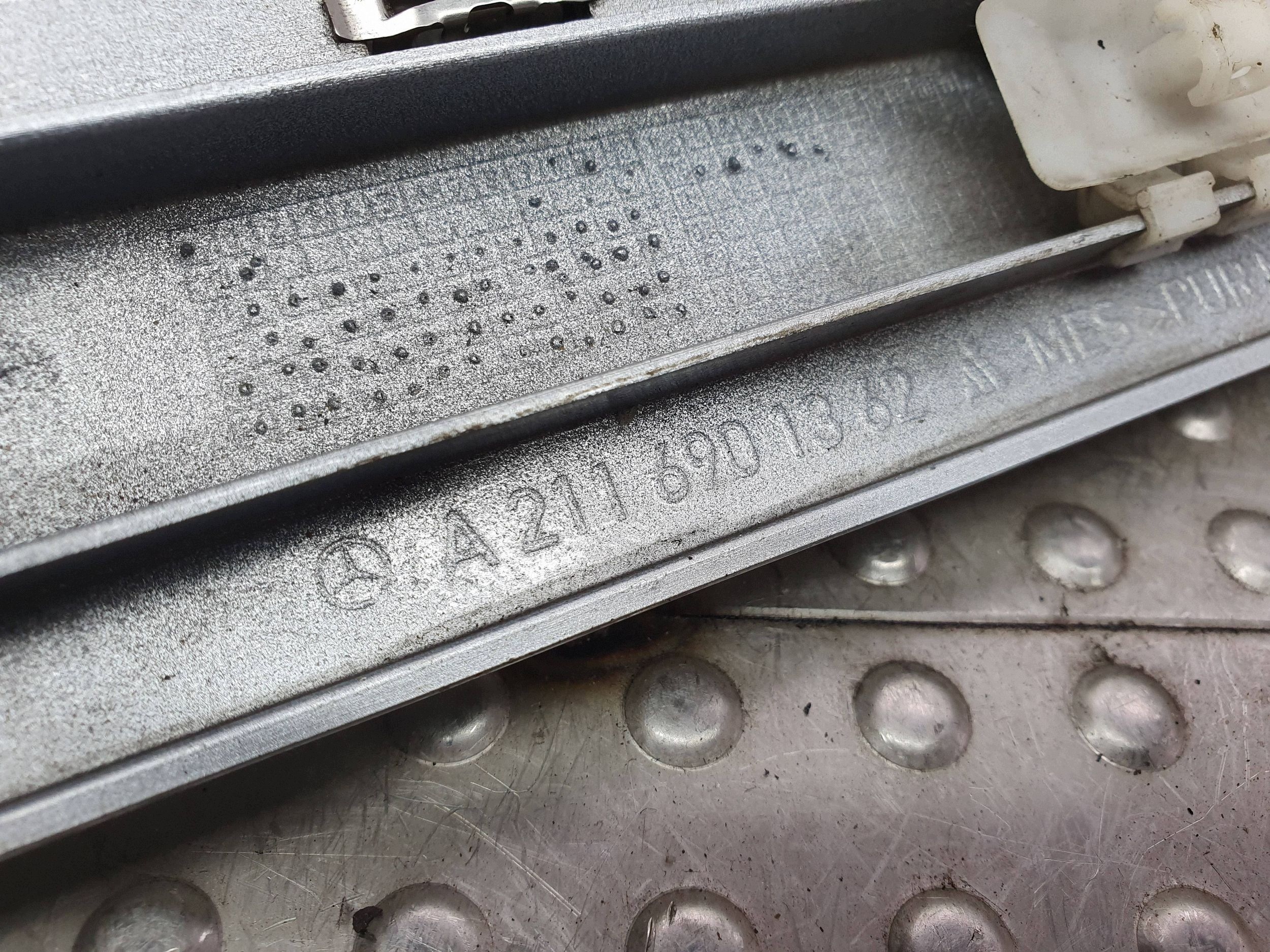 moulding door left rear part CHROM A2116901362 MERCEDES E-class W211