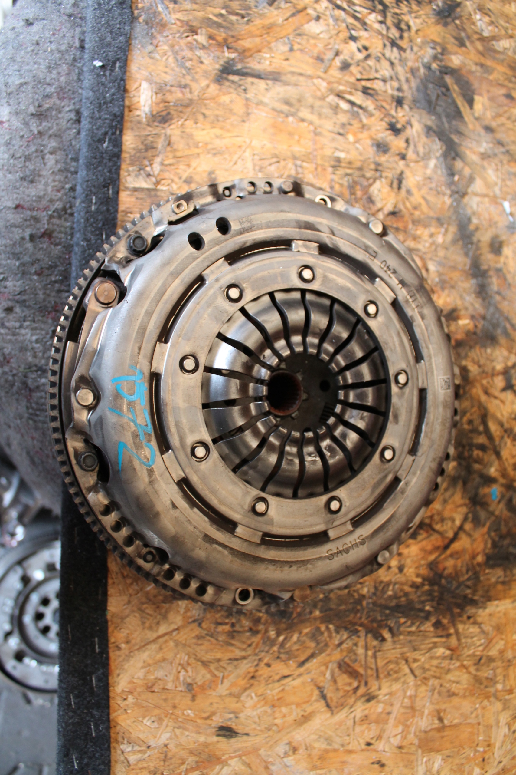 1572. wheel flywheel VW SEAT 05L105266F