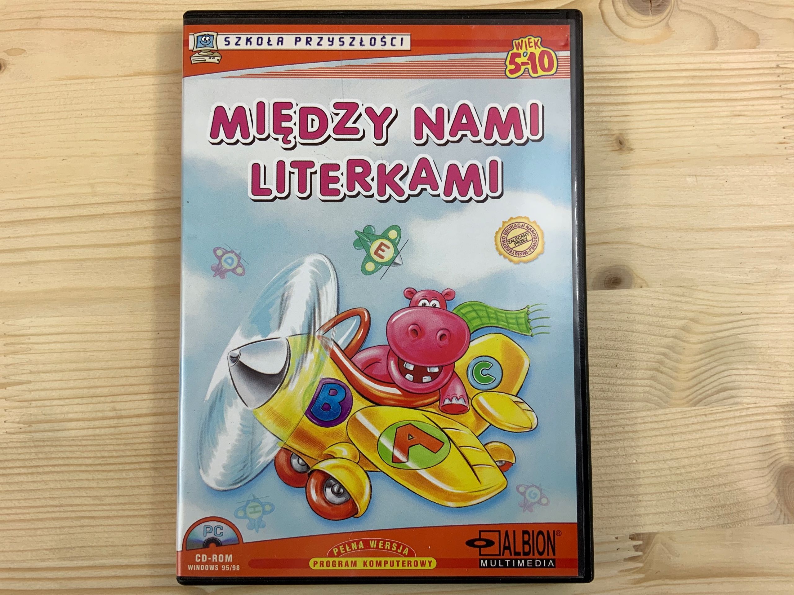 MIĘDZY NAMI LITERKAMI płyta bdb+ PL PC Wersja gry pudełkowa