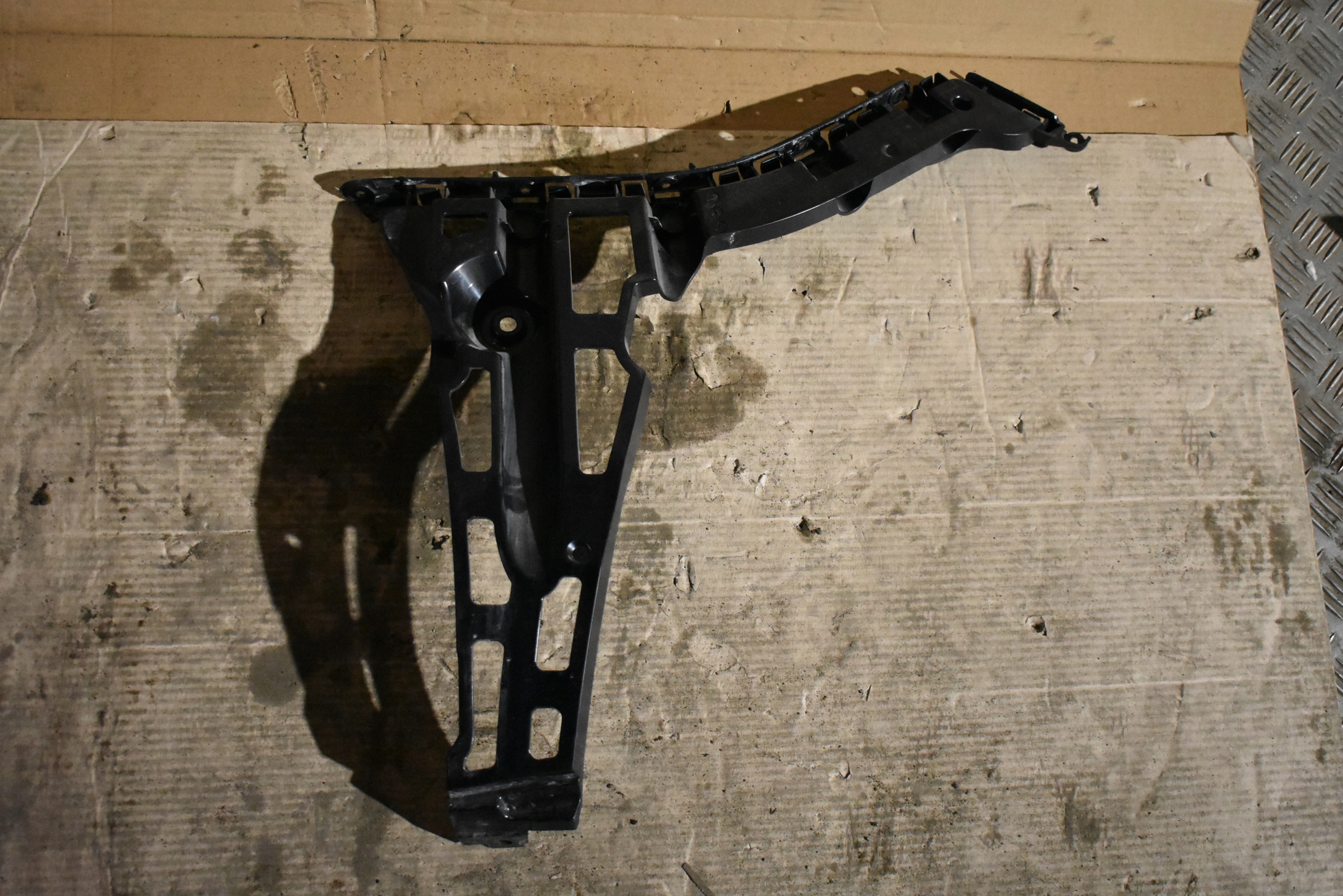 IDEALNY bumper bracket rear right MERCEDES W206 1