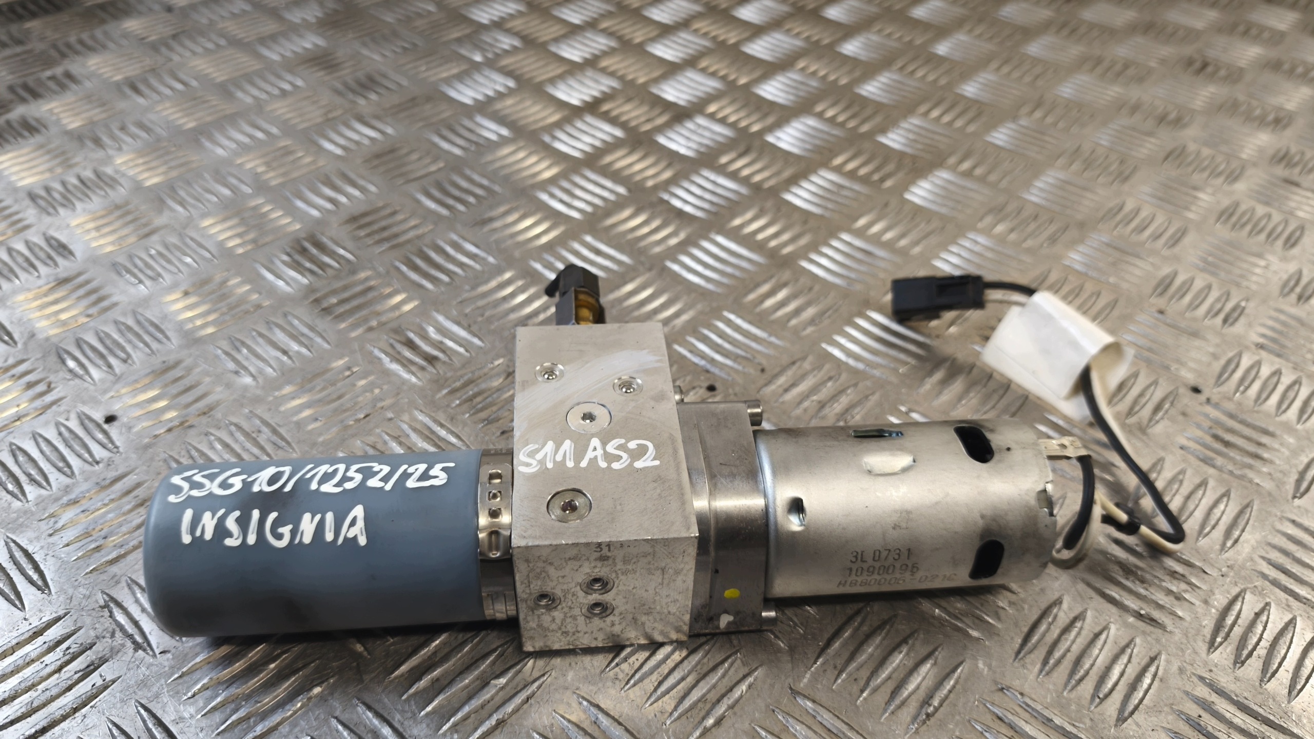 mini motor DOCIAGU bonnet boot OPEL INSIGNIA A 2010r 1090096