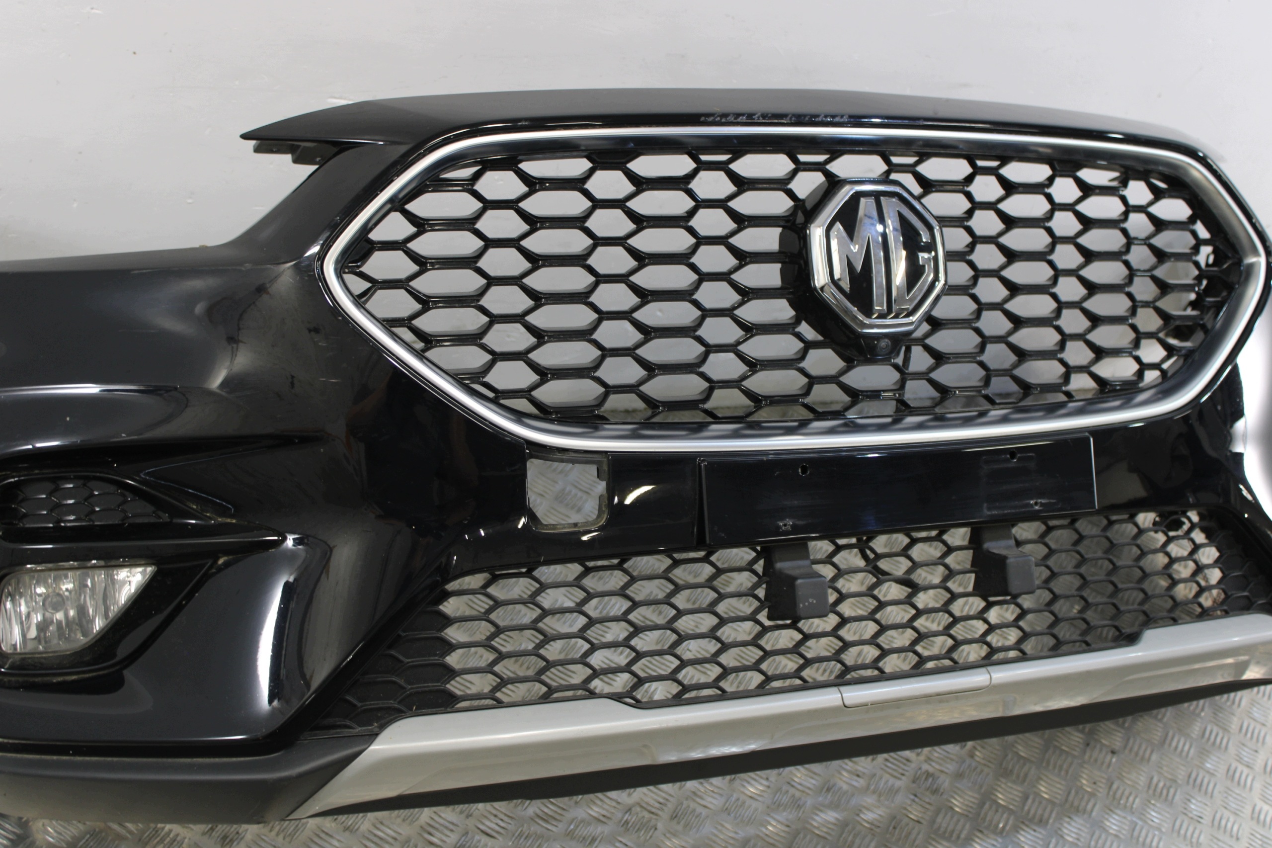 bumper front front complete KAMERA MG ZS LIFT FL 2024