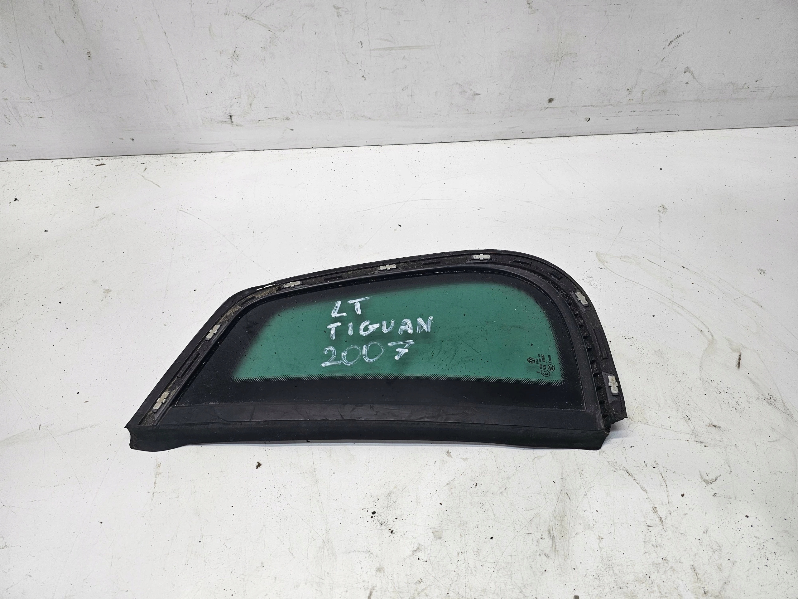 window bodywork left rear part VW TIGUAN 2007R below CHROM 5N0845041L