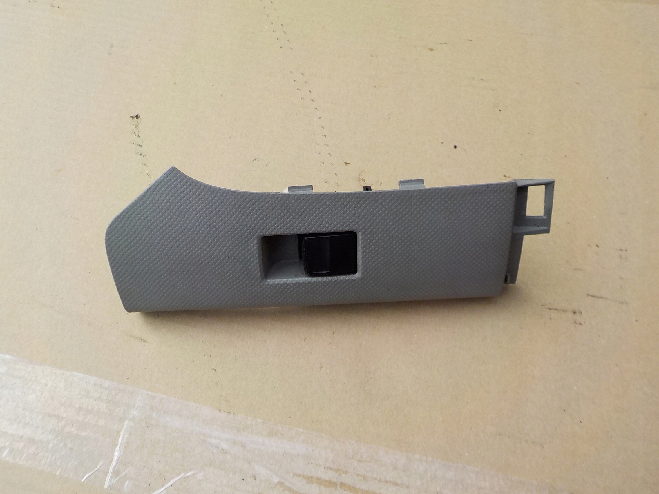 switch panel windows right toyota yaris II