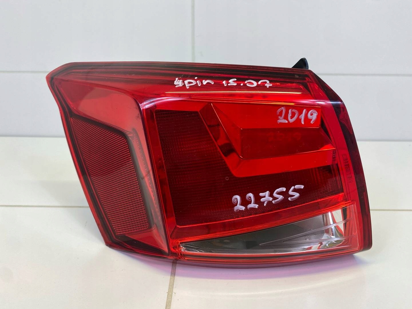 light rear left side SEAT Arona 2020 6F9945095B