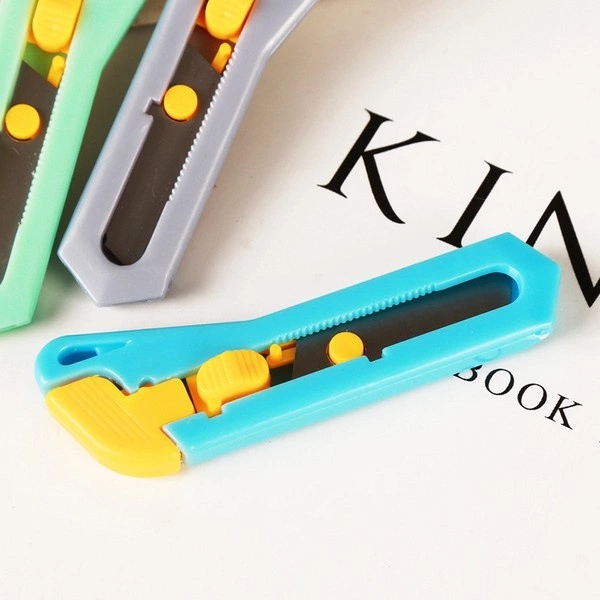 Mini nożyk z wysuwanym ostrzem, kieszonkowy nóż introligatorski Kod producenta dcr 20480