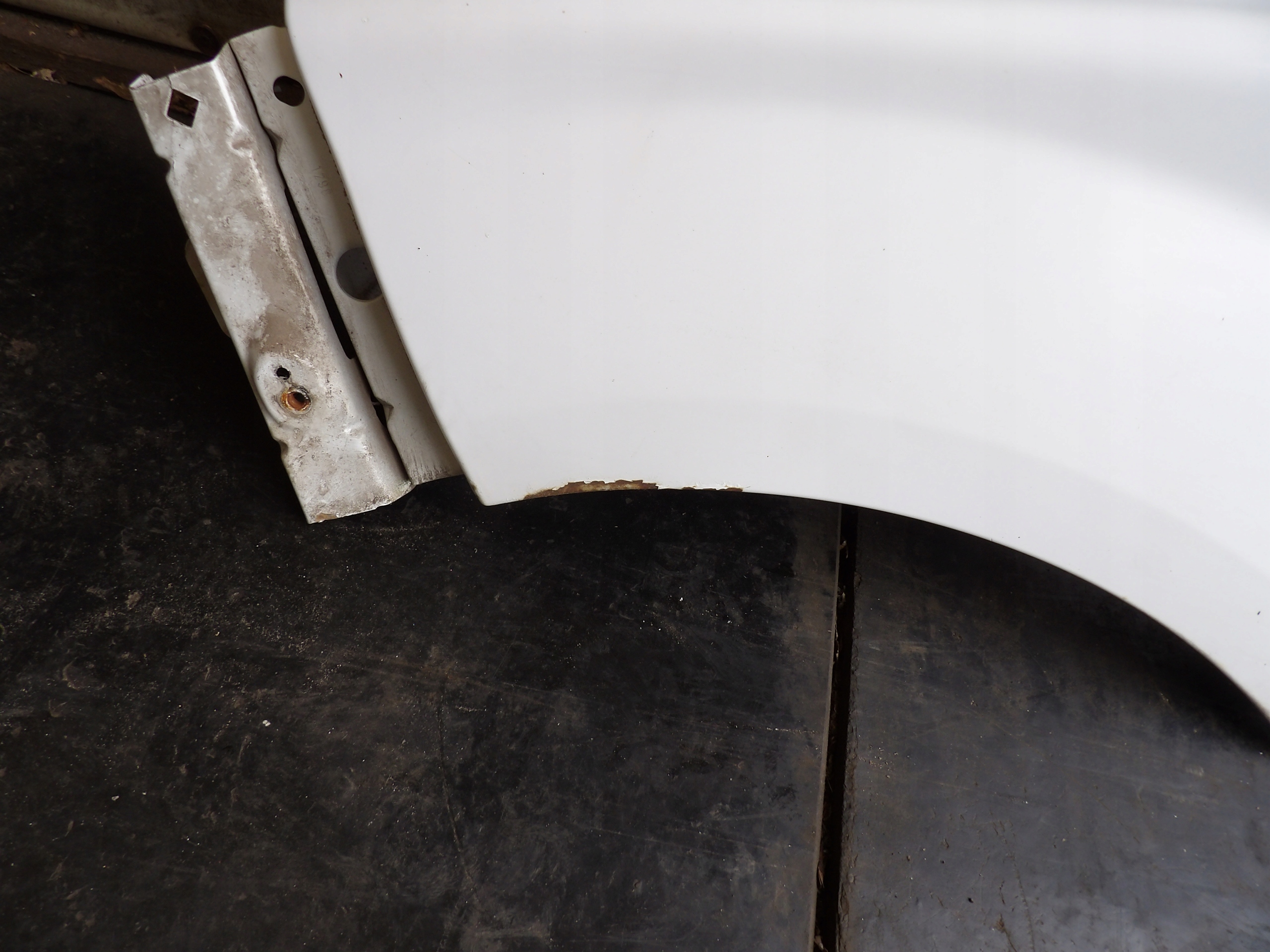 Renault Trafic II fender front left lak. 0D31