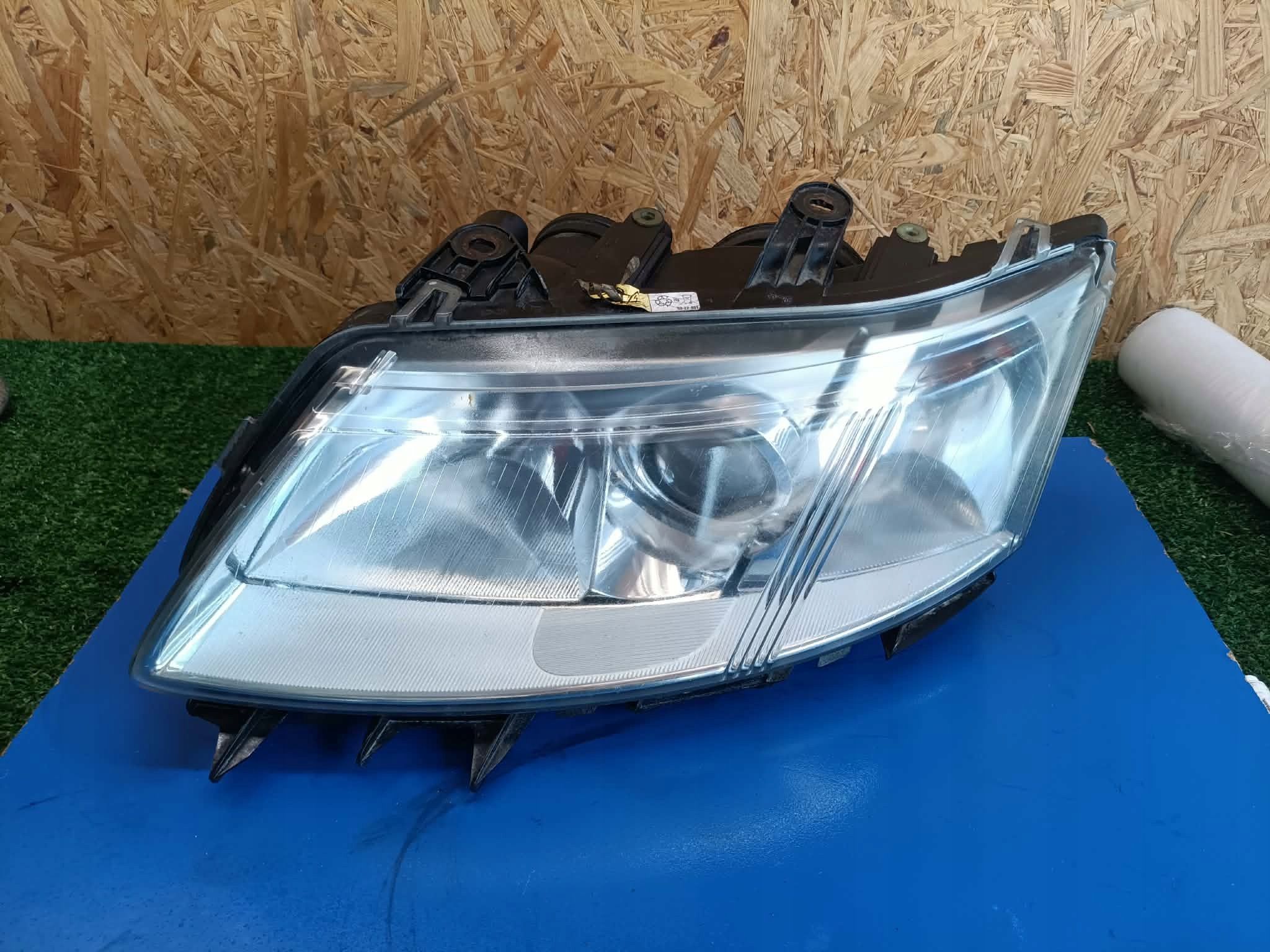 REFLEKTOR left light left front SAAB 93 9-3 XENON PRZEDLIFT 02-07 EUROPA