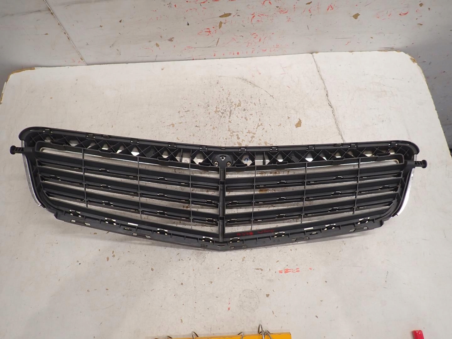 Grill MERCEDES C-KLASA W204 2007-2011 A2048801283