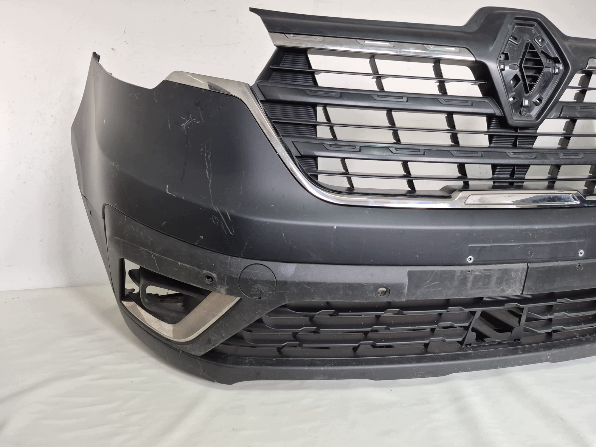 RENAULT TRAFIC IV 21- bumper front front grill 620226941R