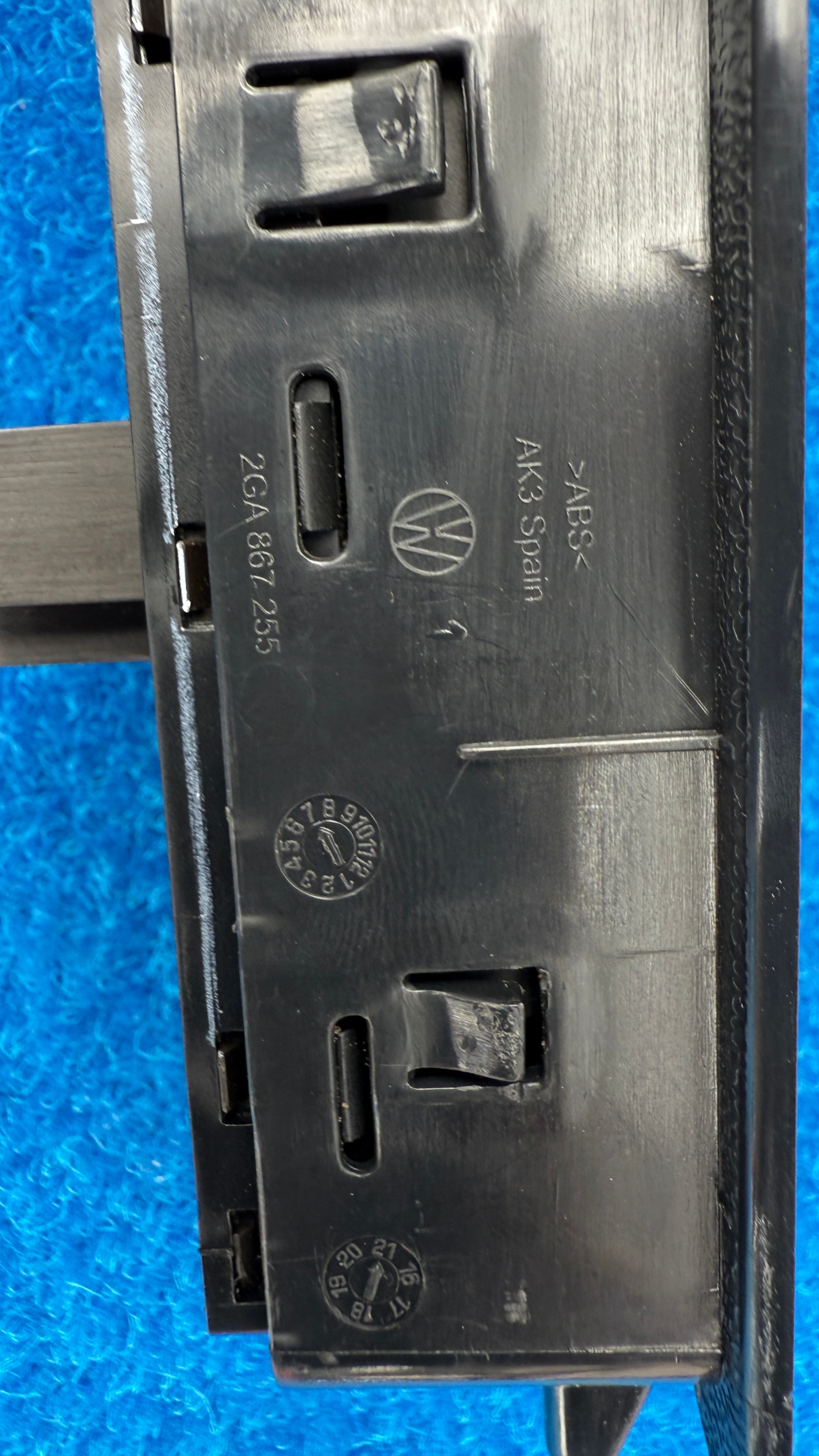 VW T-ROC 2GA PANEL levers of the window mirrors door left front PAK12/SI363