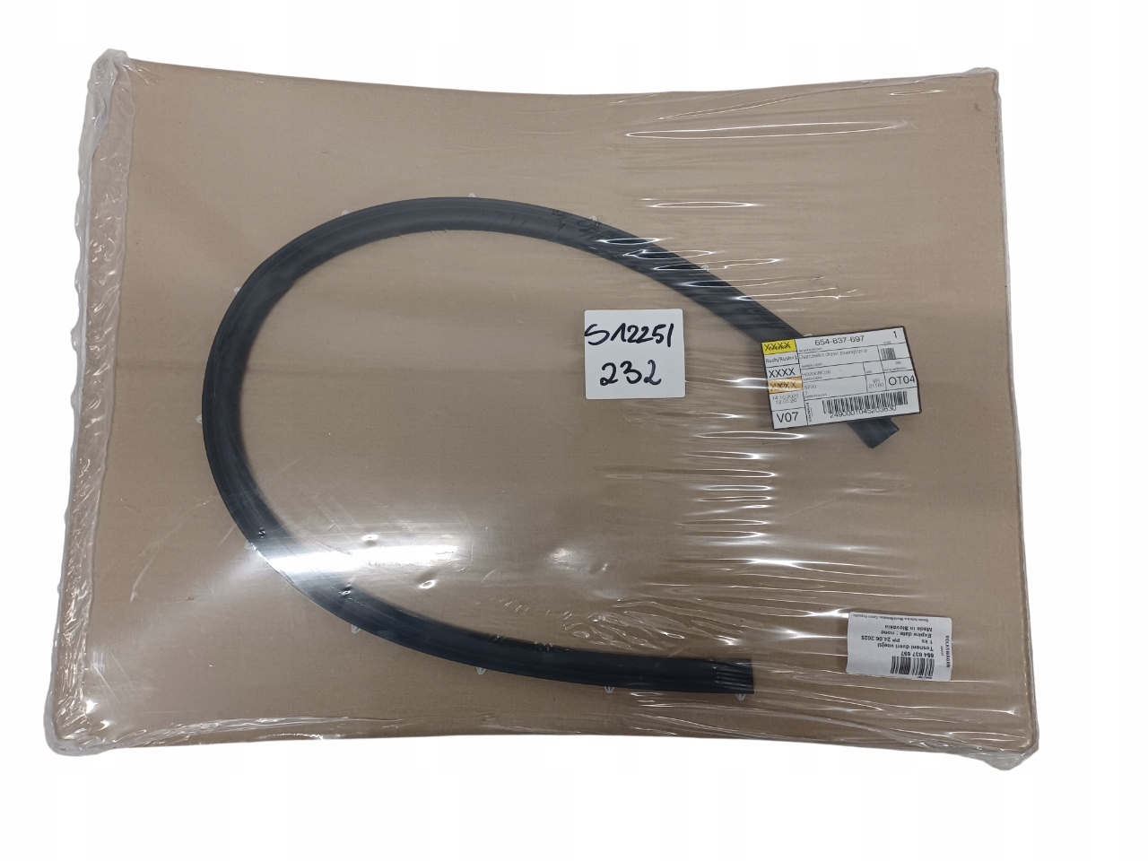 SKODA SCALA 19- USZCZELKA DRZWI LEWY PRZÓD 654837697 / NOWA