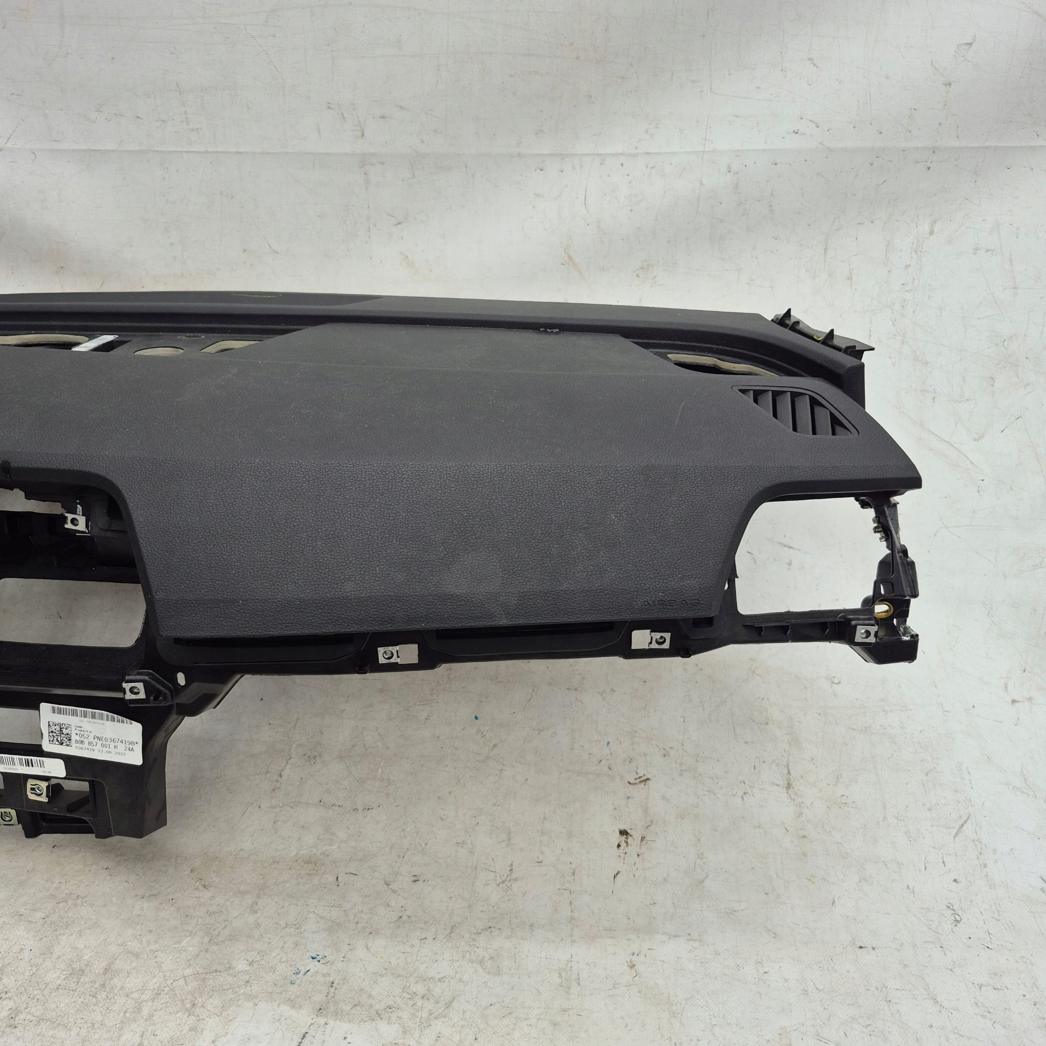 AUDI Q5 II 80A dashboard instrument panel cockpit console 80B857001