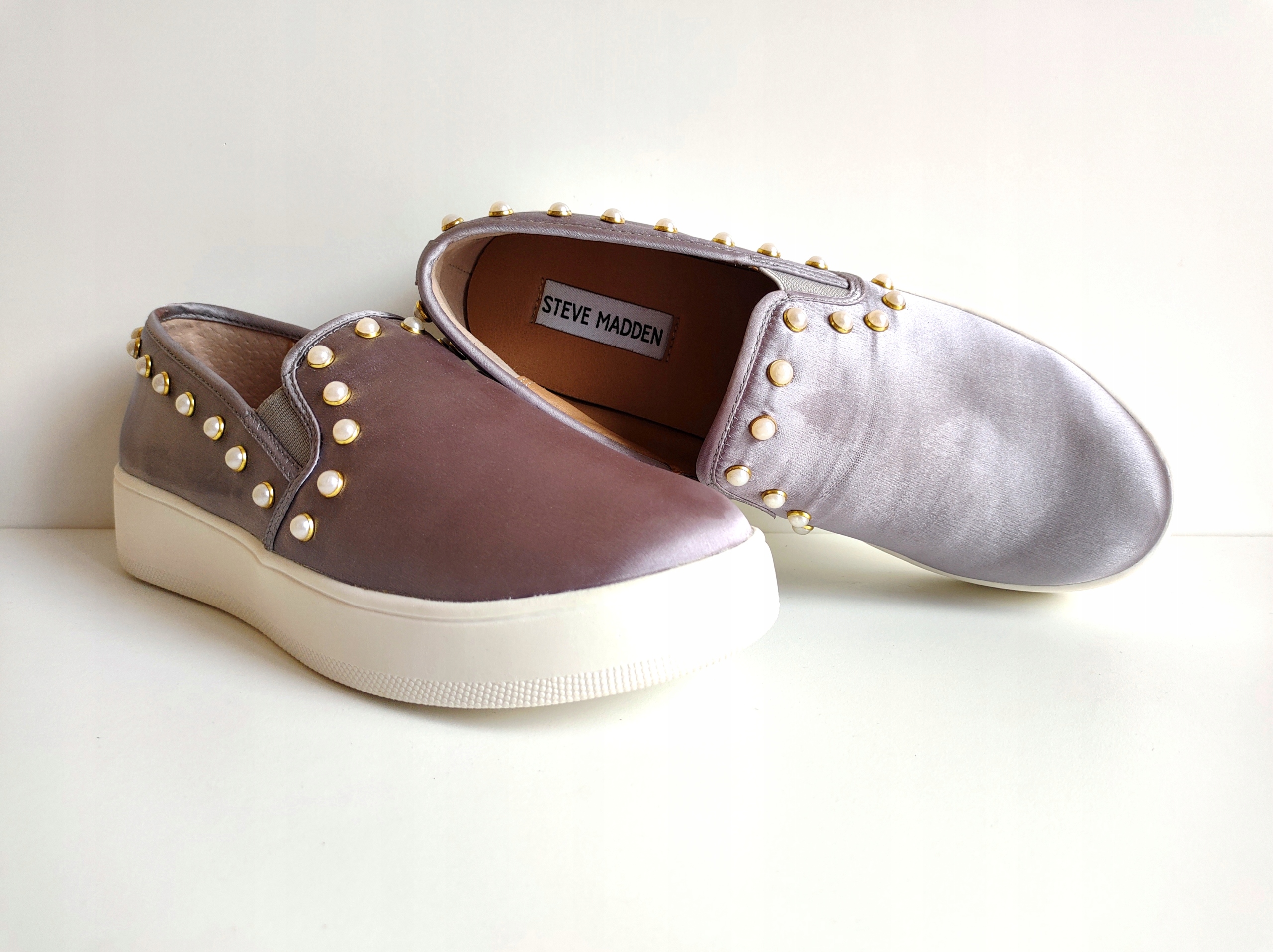 7296. STEVE MADDEN - STALOWO-SZARE Z PERŁAMI 38. Marka Steve Madden