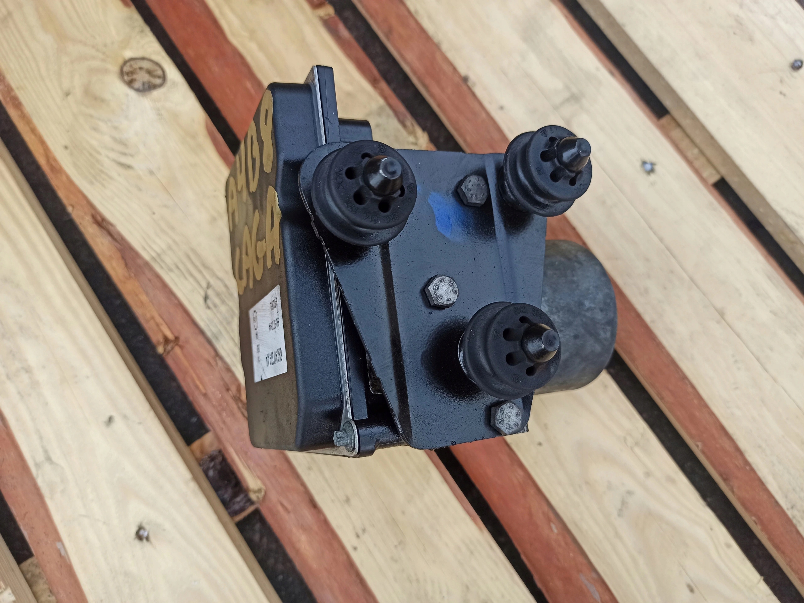 AUDI A4 B8 2.0D pumpa ABS 8K0907379AA