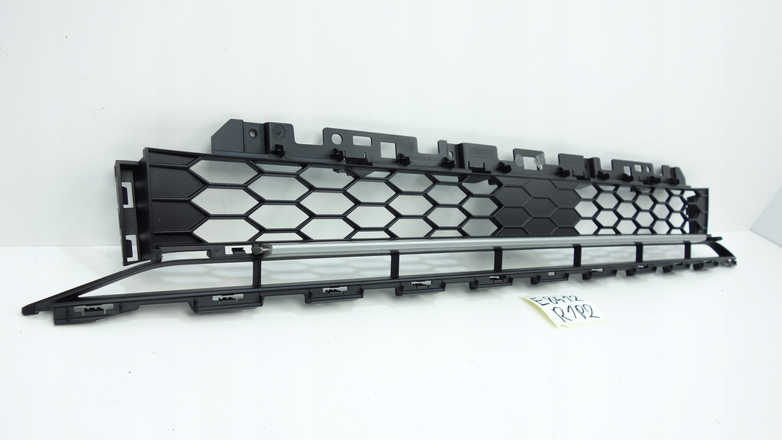 AUDI Q2 2016- grille grid central of a bumper front 81A807647A