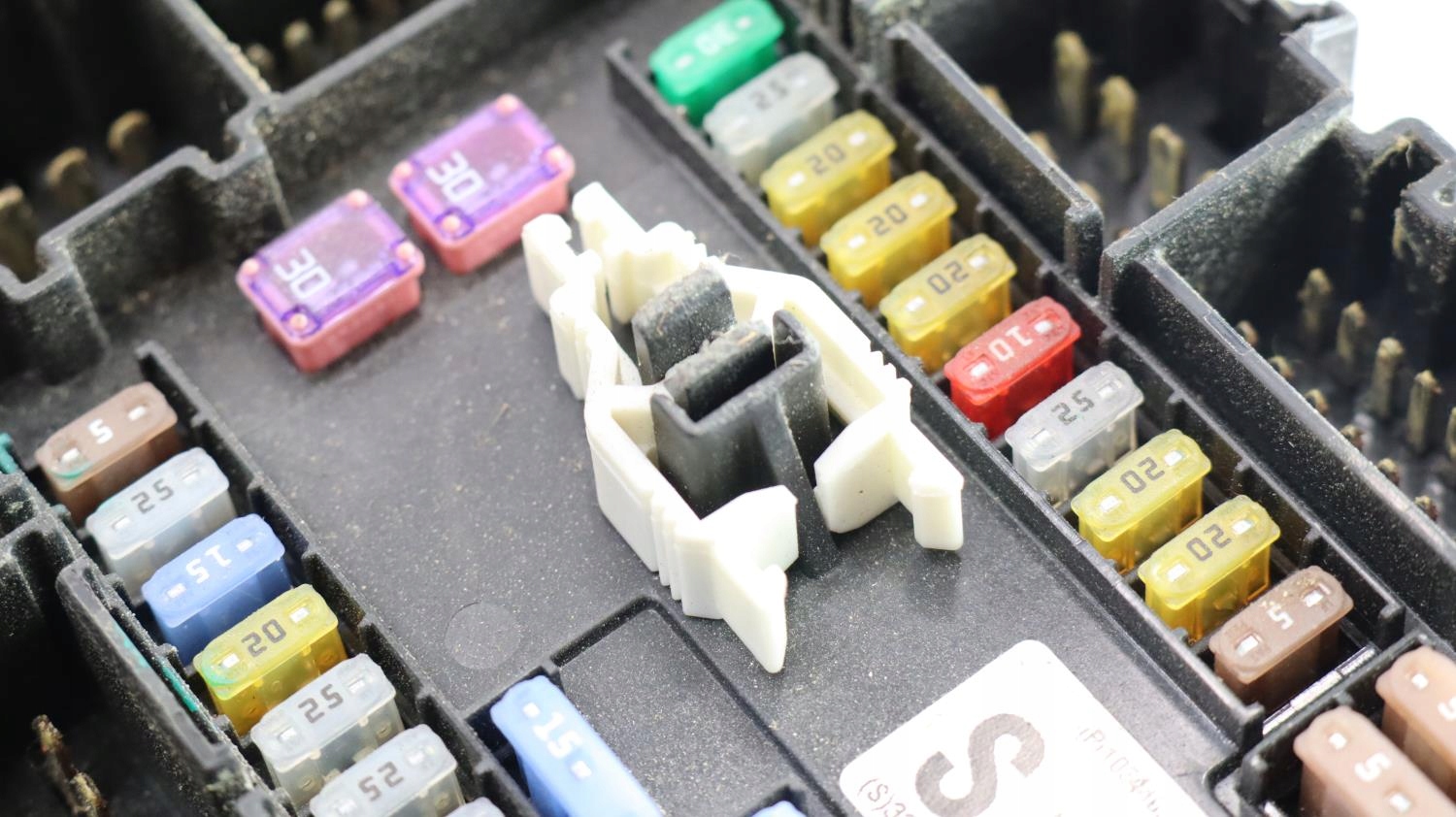 TESLA MODEL S X SKRZYNKA BEZPIECZNIKÓW 1034409-00A Typ samochodu 4x4/SUV Samochody osobowe