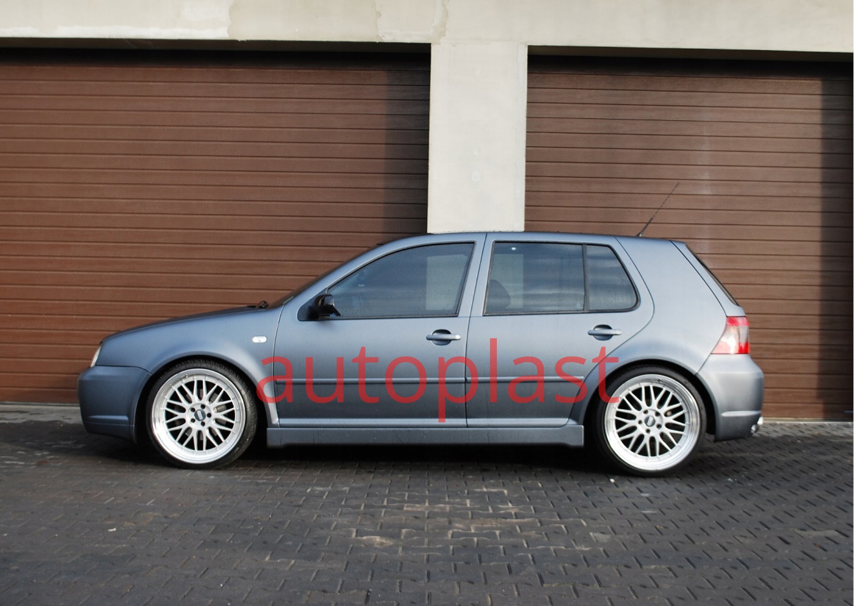 Progi Vw Golf 4 IV Bora R32 plastik abs 5 drzwi