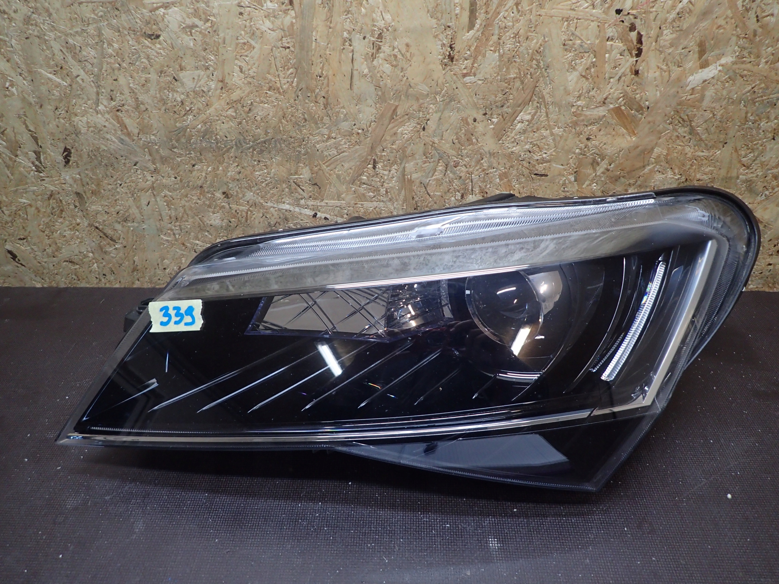 LIGHT FRONT LEFT SKODA SUPERB III 3 BI XENON LED