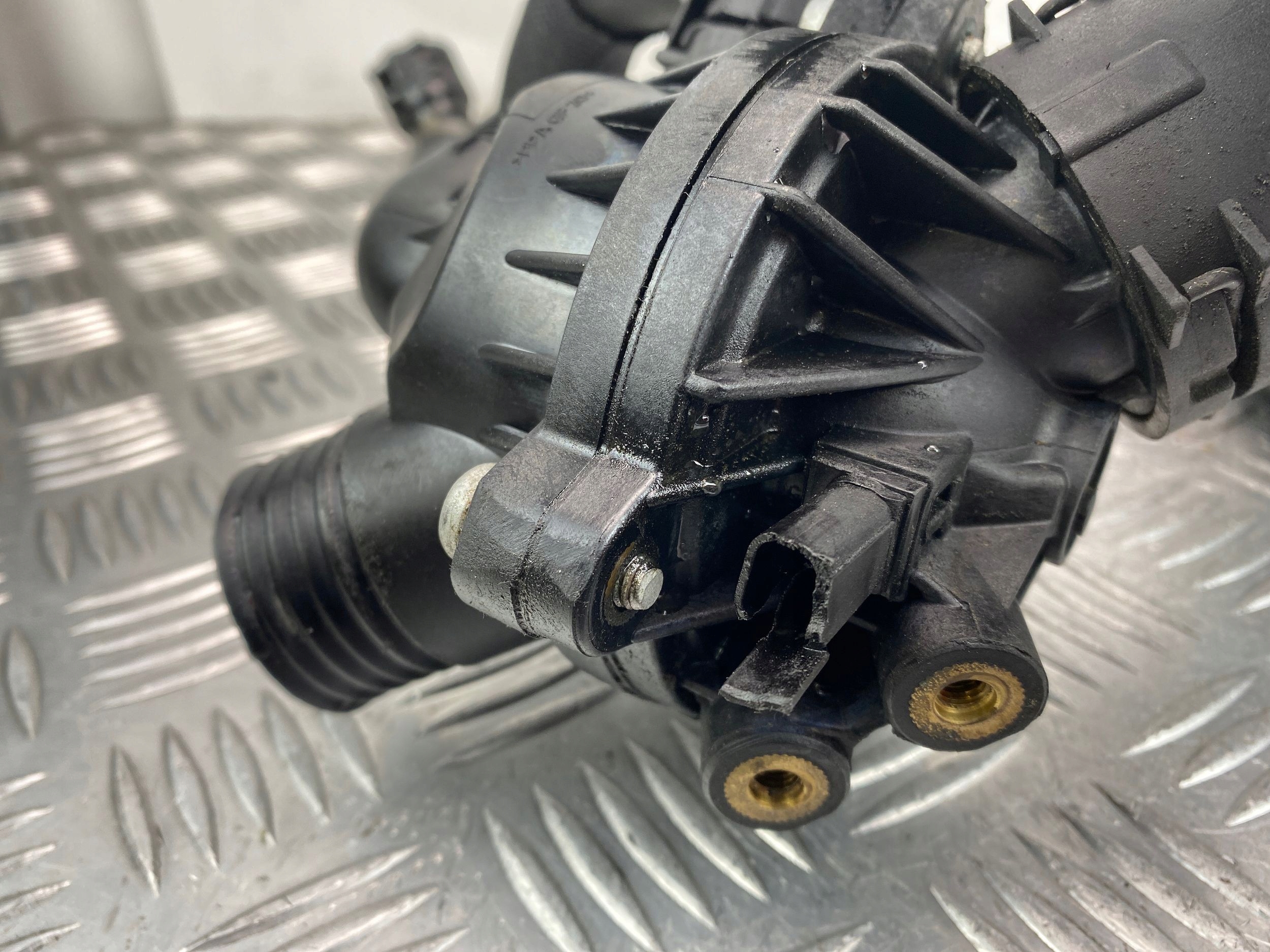 termostato N55 BMW E70/E71 E90/E91/E92 11537601158