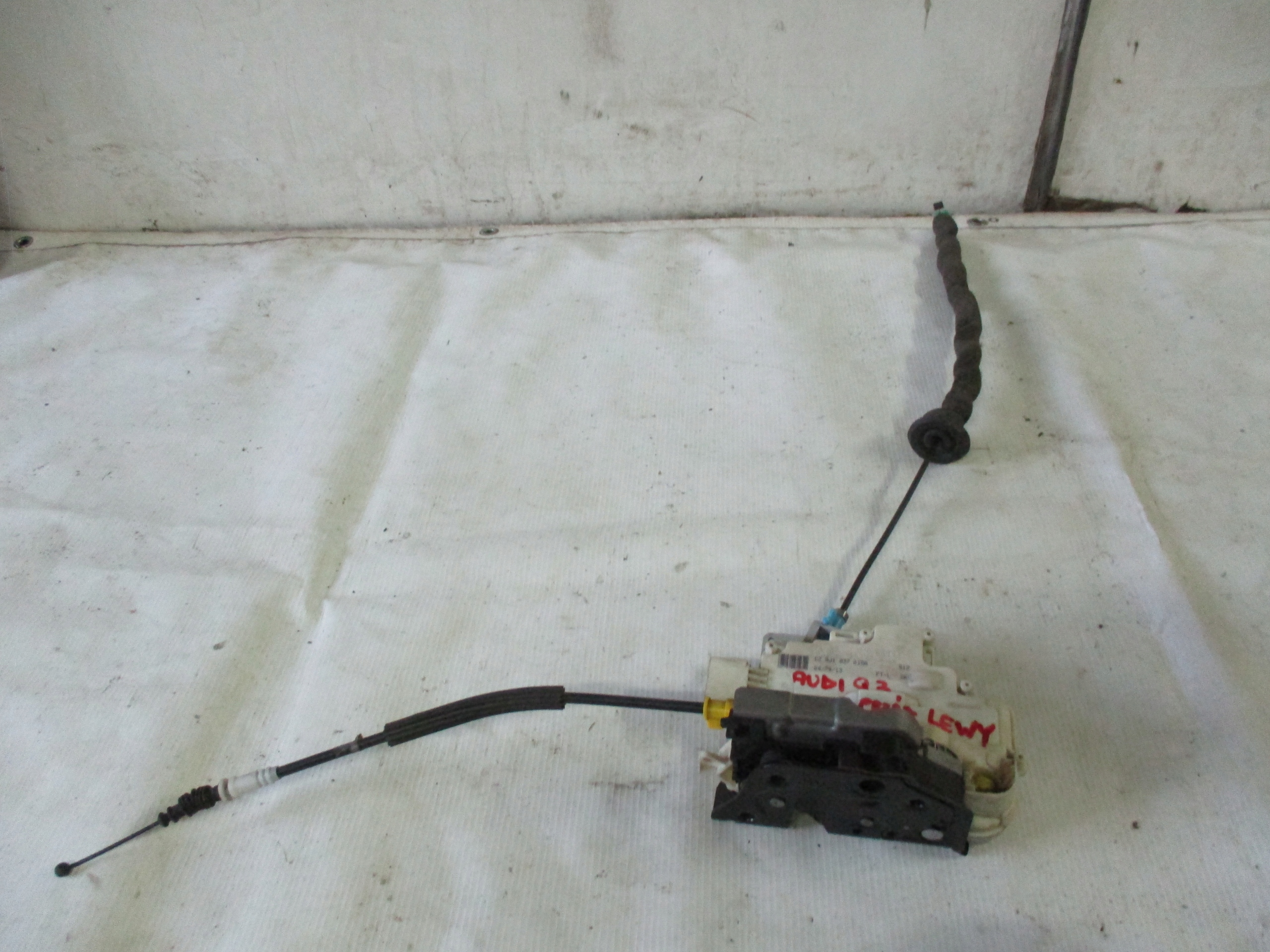 lock door left front front Audi Q3 8J1837015A 9 PIN