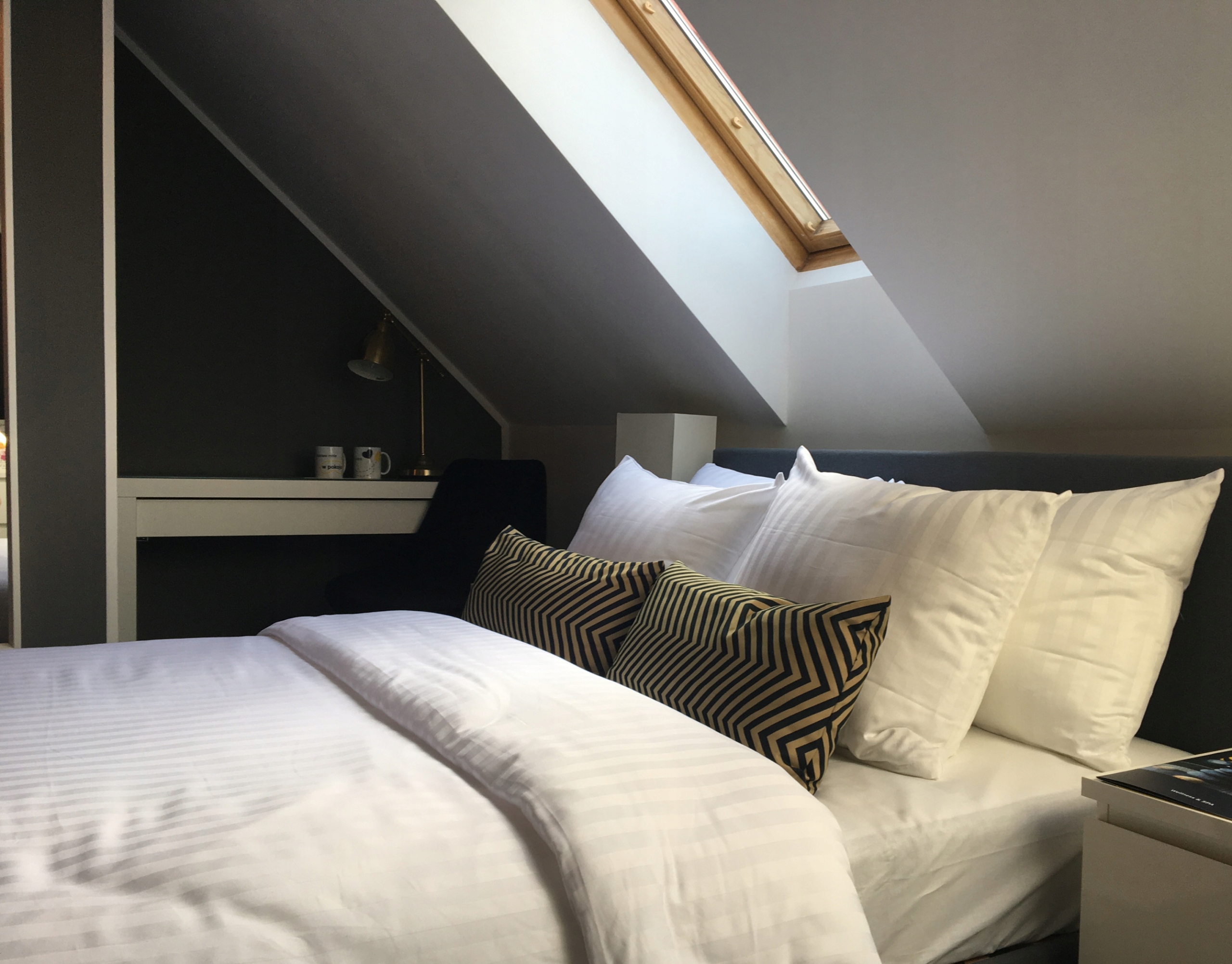 PODUSZKA 70X80 ANTYALERGICZNA PIKOWANA GRUBA ZAMEK Wyrób medyczny nie