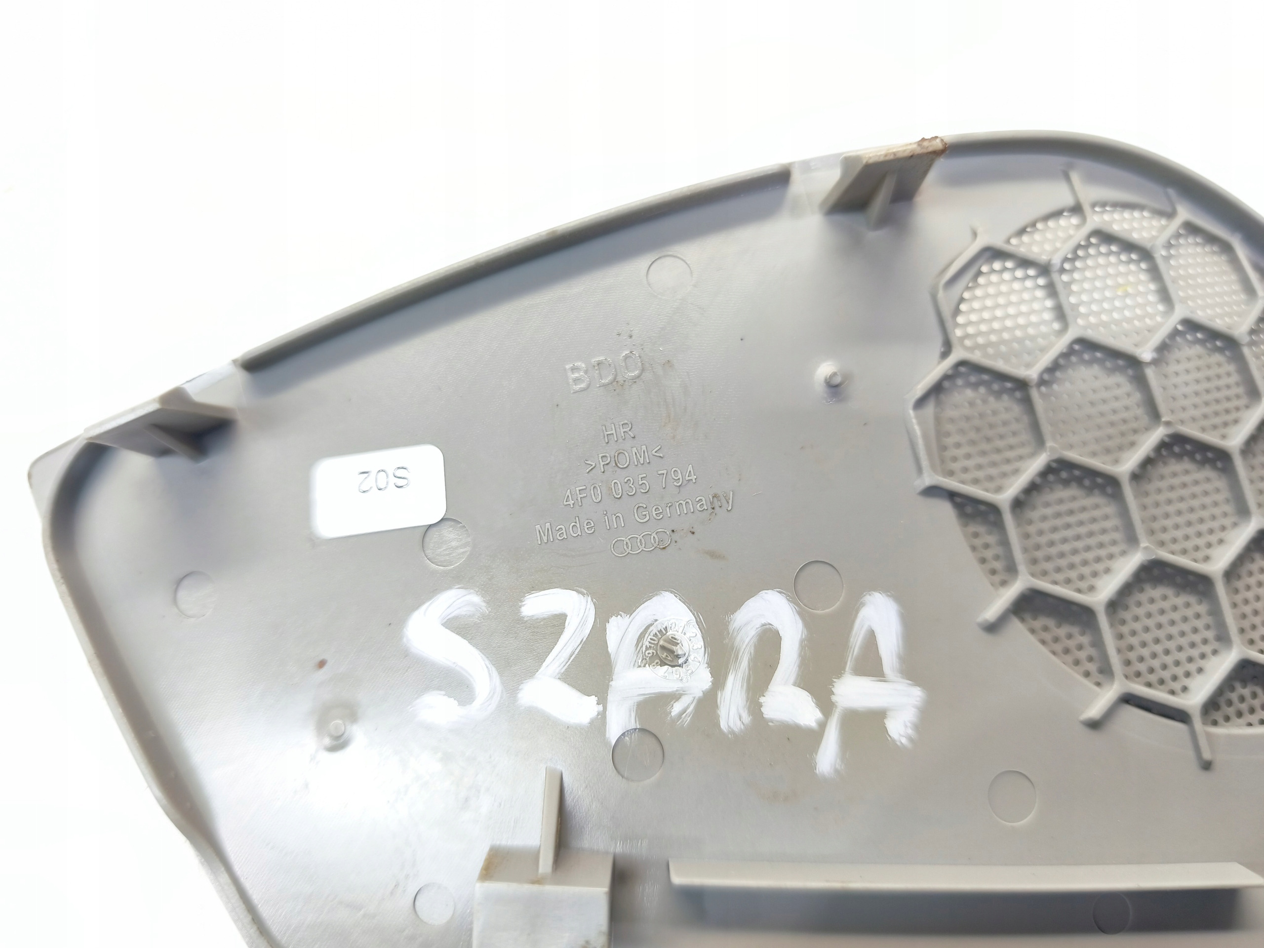 krycí repráku pravý záď AUDI A6 C6 4F0035794 šedá