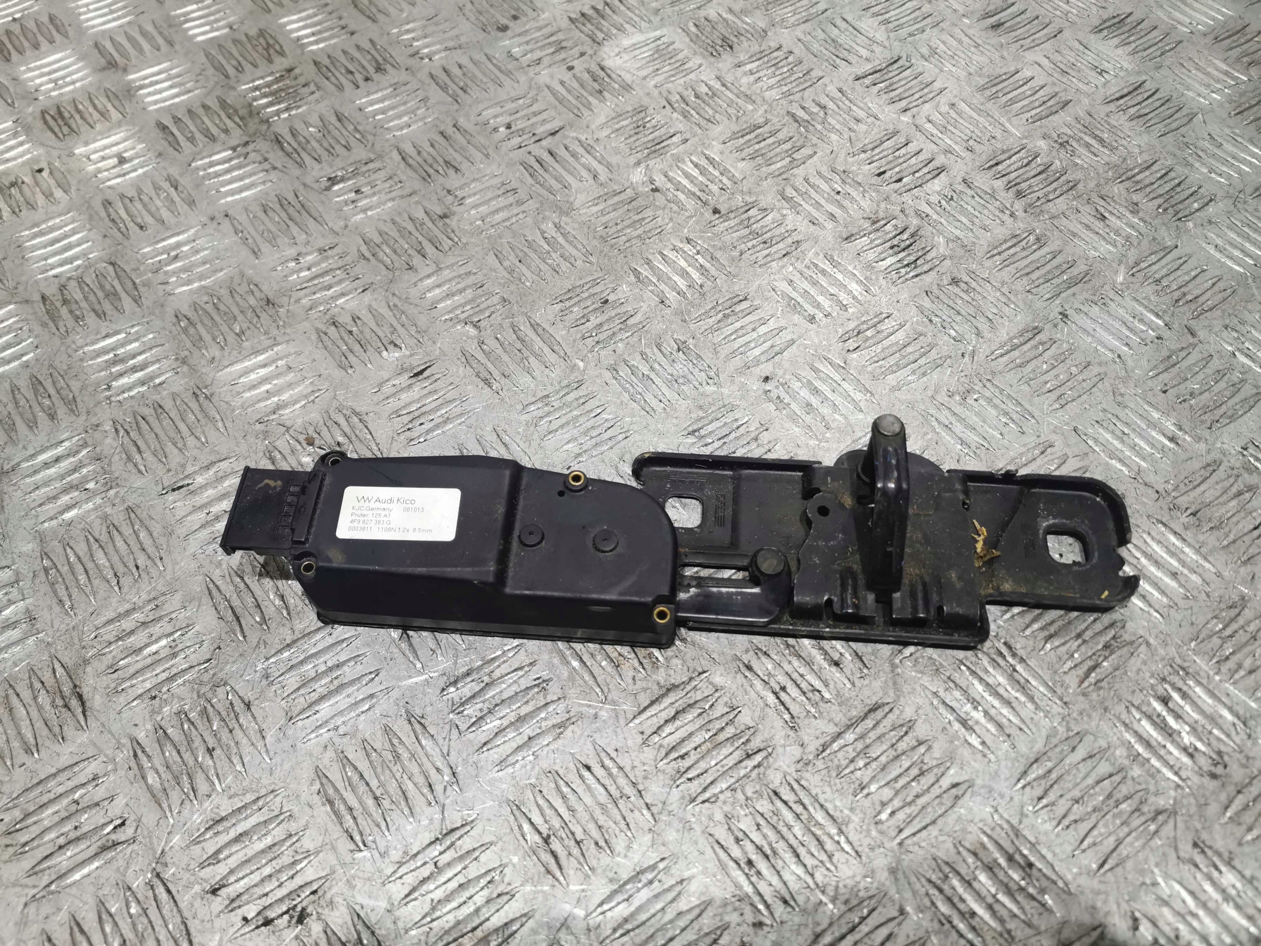 Audi Q5 OE 4f9827383g замок багажника болт
