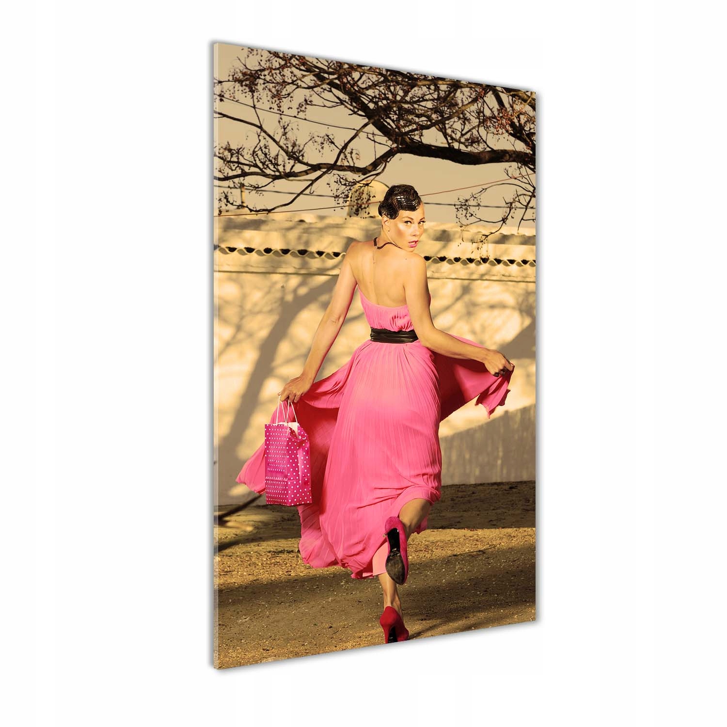 

Foto obraz akryl do salonu Kobieta w różu 70x140cm