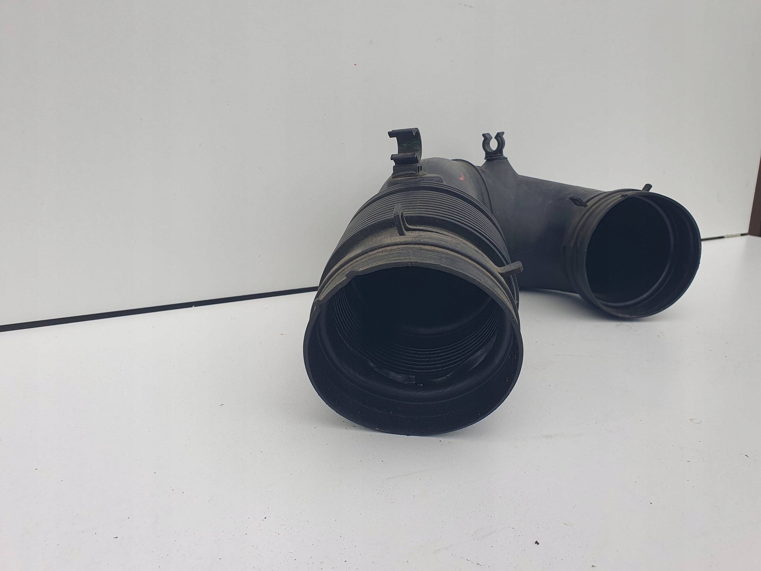 Volkswagen Touareg II 7P6 pipe dolotu air