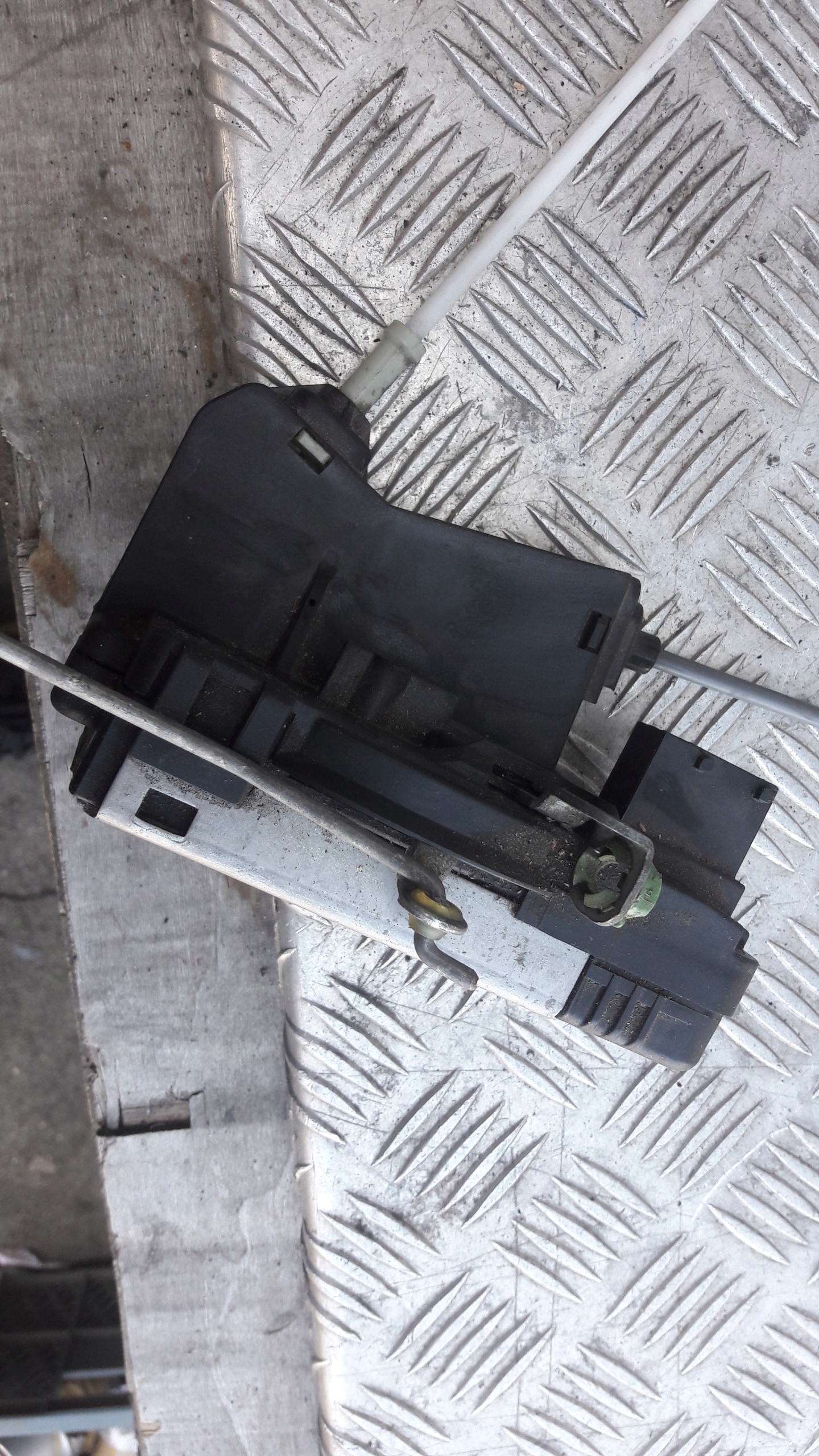 OPEL ASTRA ZAFIRA lock left front 24444015 EX
