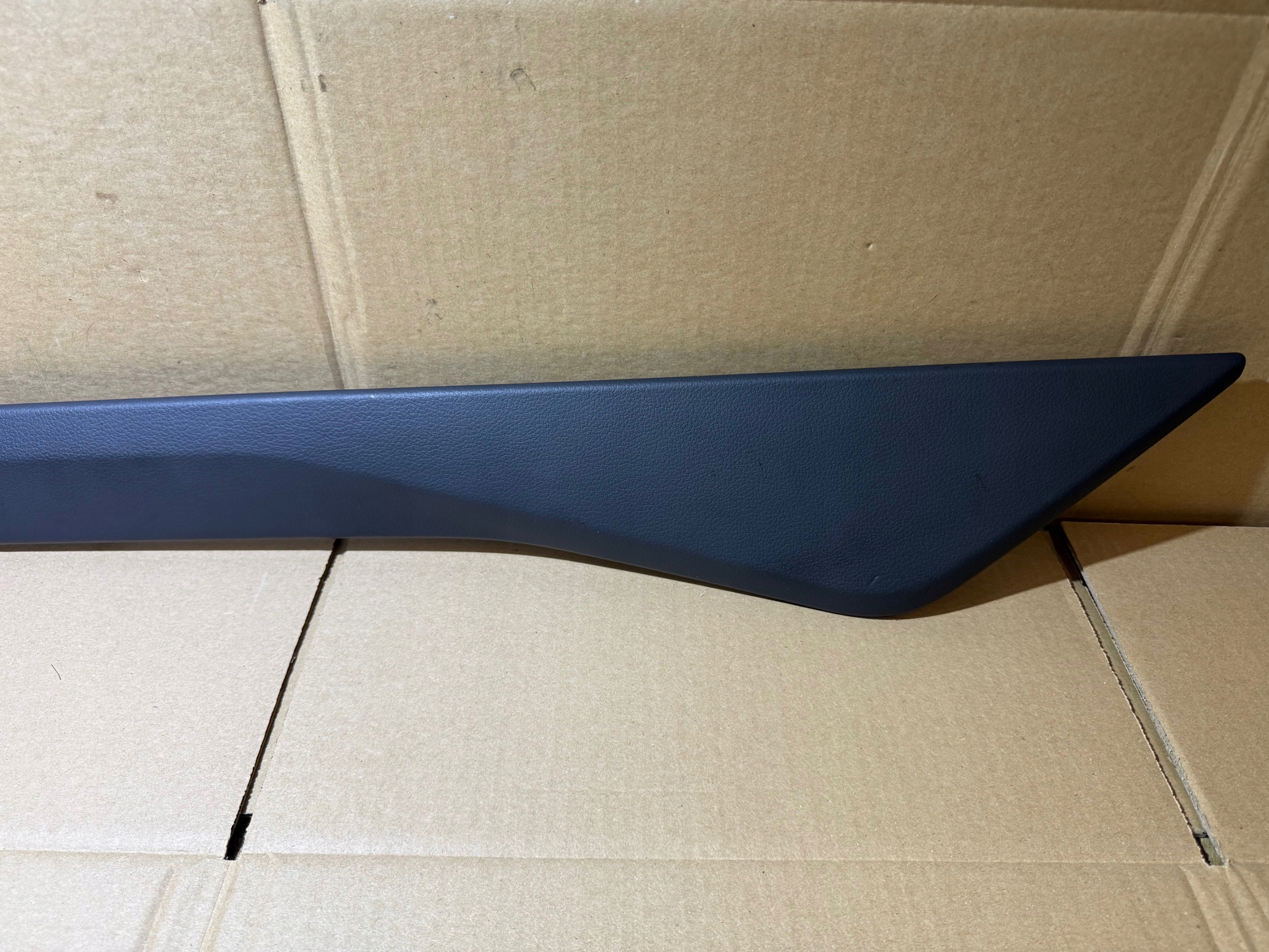 AUDI A6 C8 moulding side TUNELU SRODKOWEGO right 4K0863306