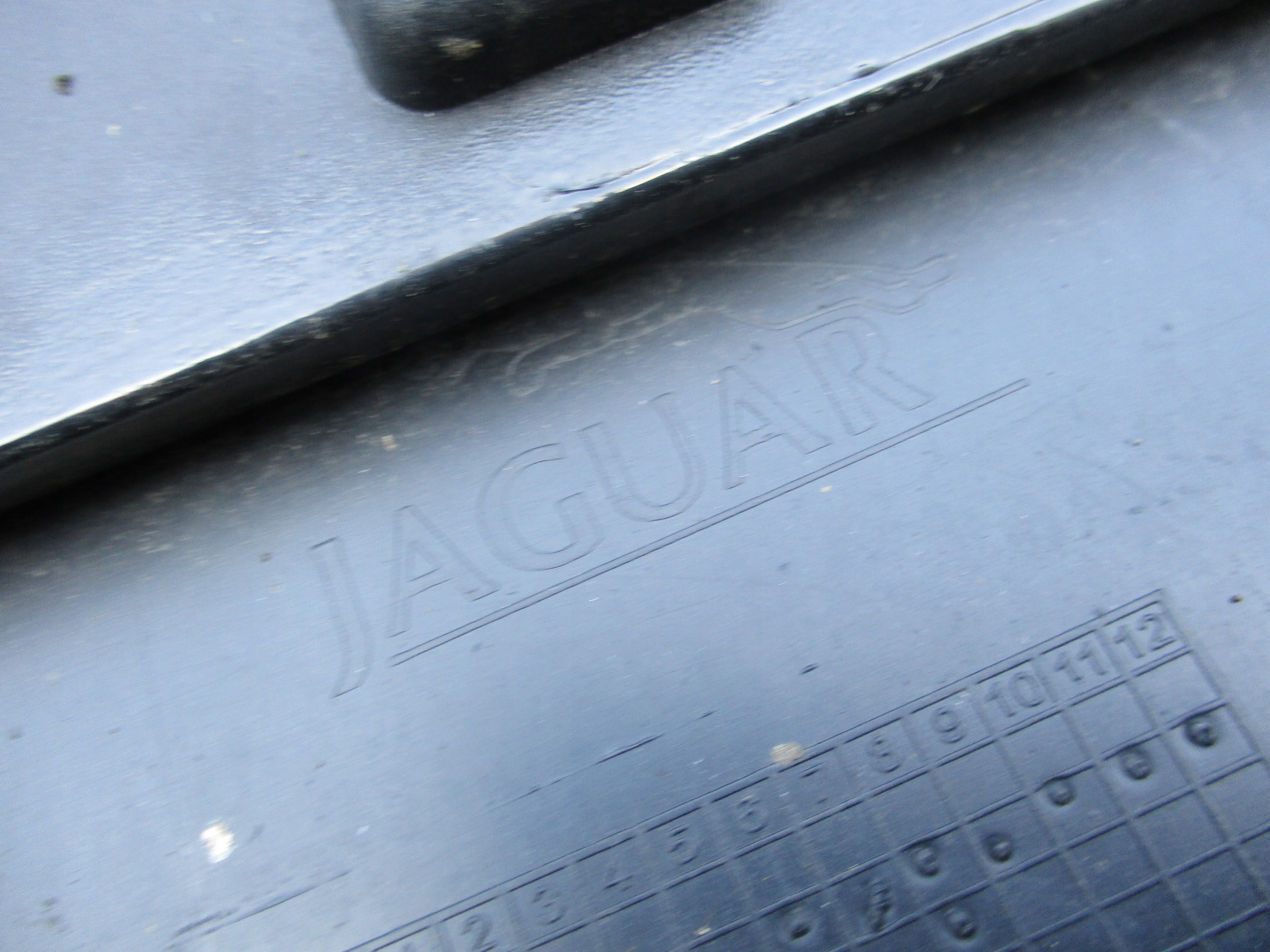 bumper rear part Jaguar F-Pace 16- X761 jeden exhaust pipe