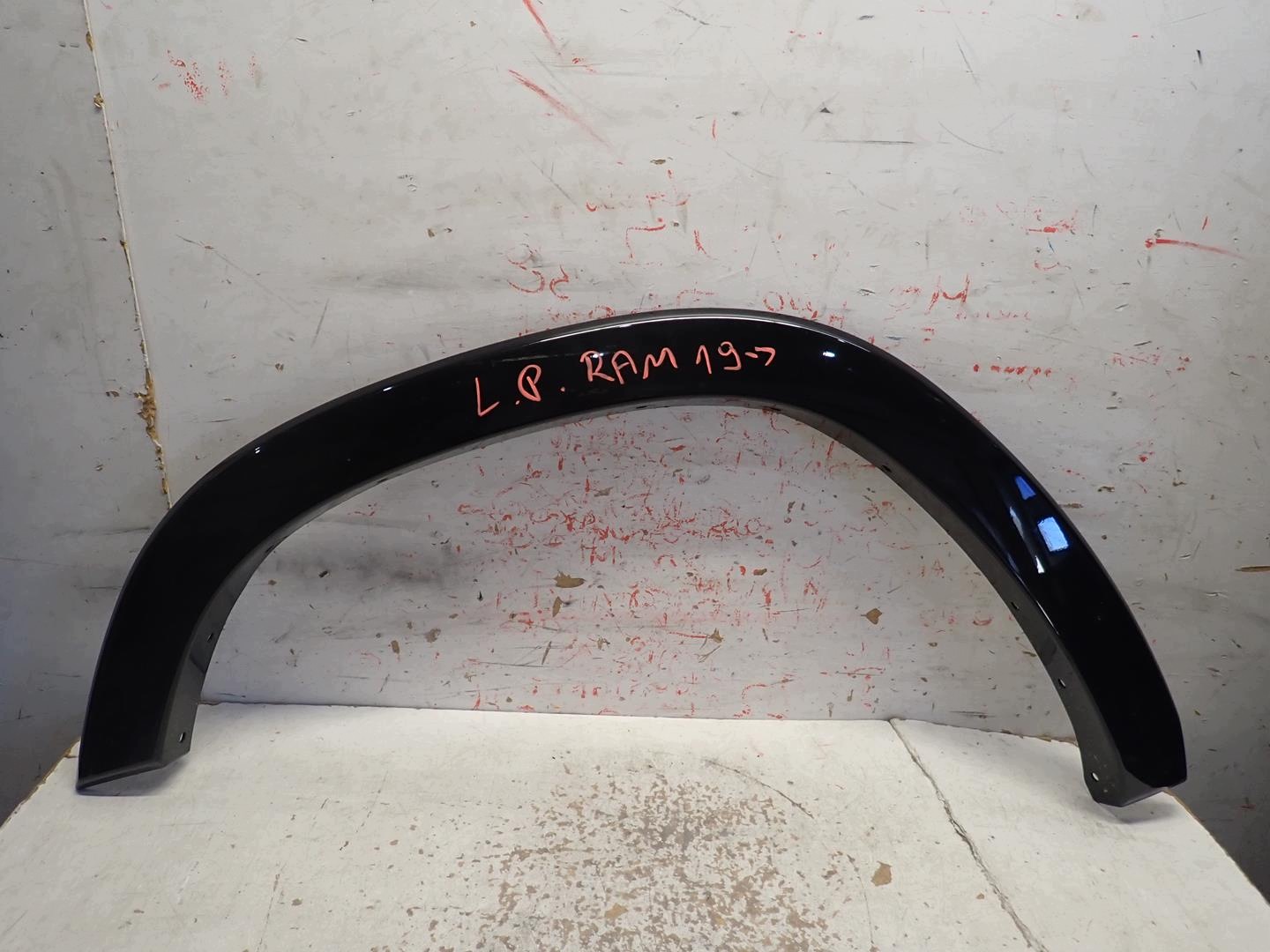 Moulage Aile Gauche Avant DODGE RAM 2019- 5YL27TRMAD