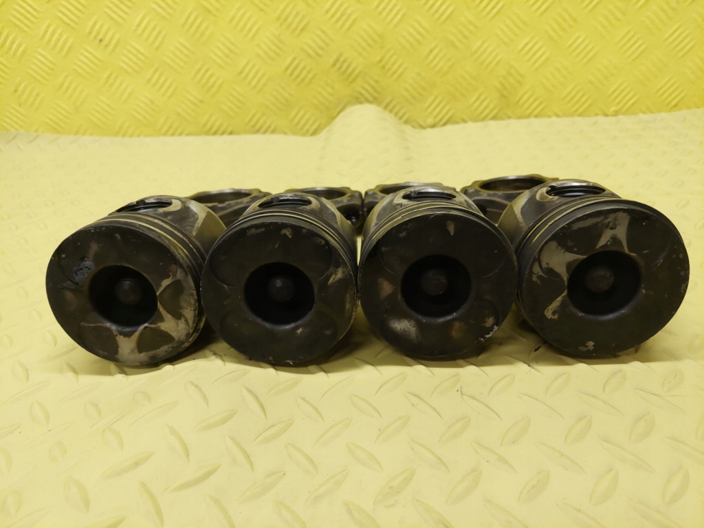 TOYOTA COROLLA E12 2.0 D4D piston