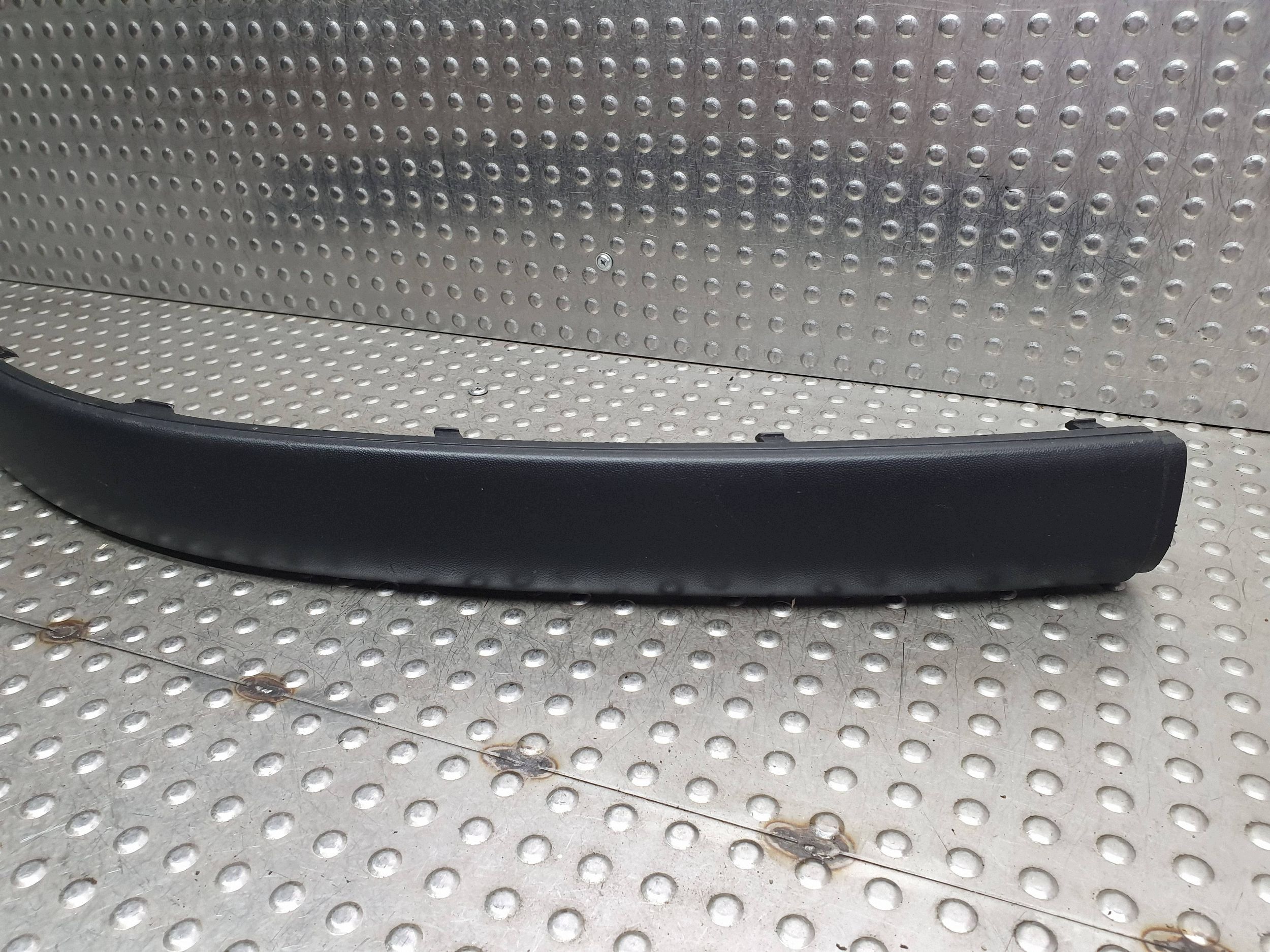 moulding of a bumper left front 3B0807717 VW PASSAT B5 LIFT