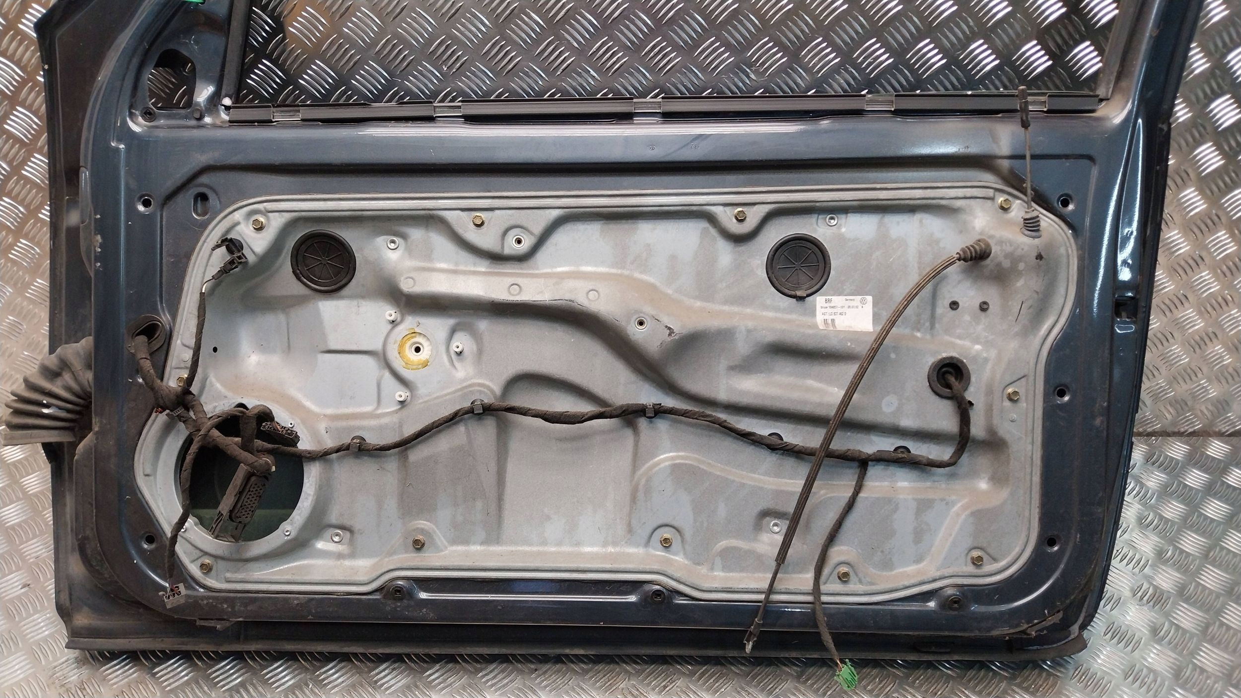 dveře předek pravé VW GOLF IV 3D 97