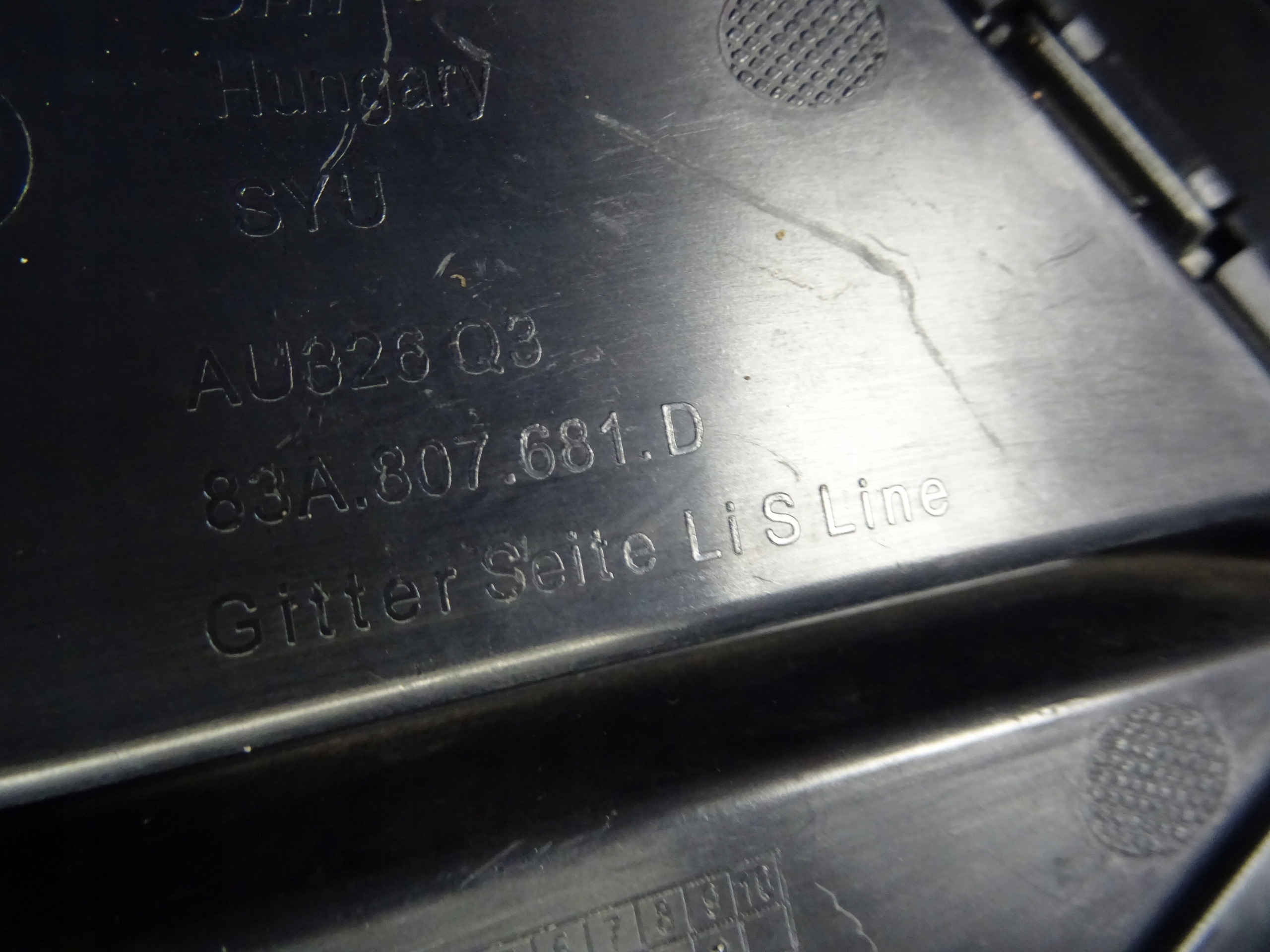grid of a bumper front front left AUDI Q3 83A S-LINE 83A807681.D