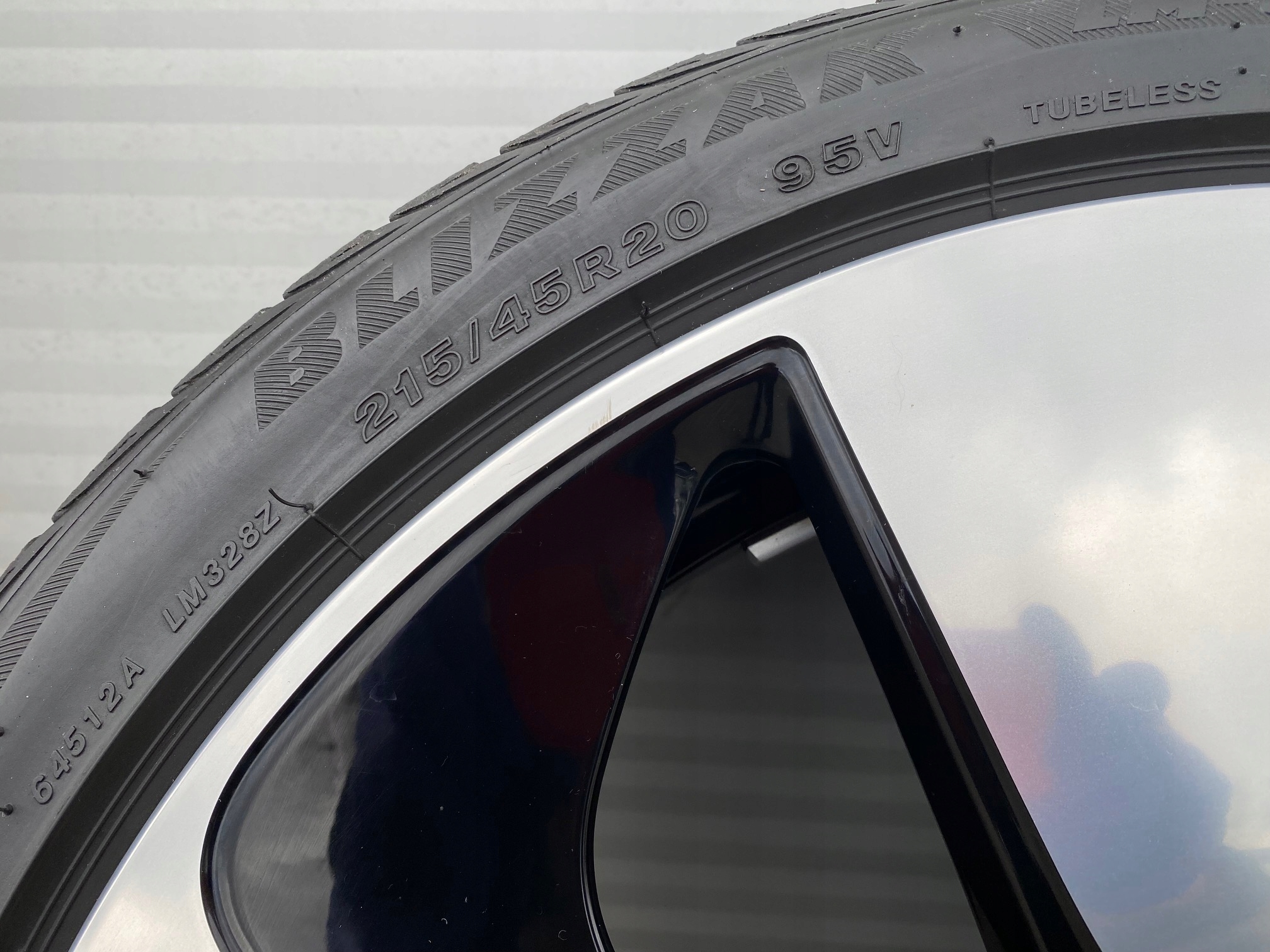 ORYGINALNE KOŁA ZIMOWE BMW i8 I12 I15 215/45/20 Profil opony 45