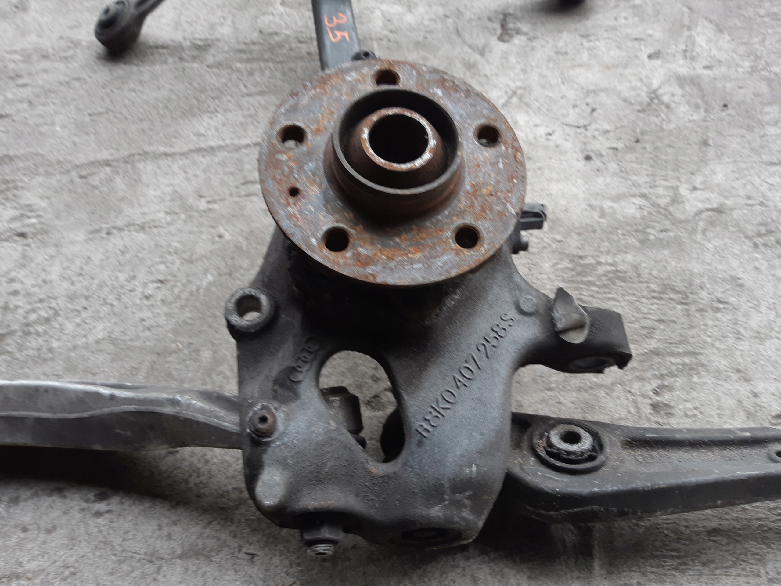 AUDI A4 B8 A5 8T A6 C7 A7 swing right right front 8K0407258S