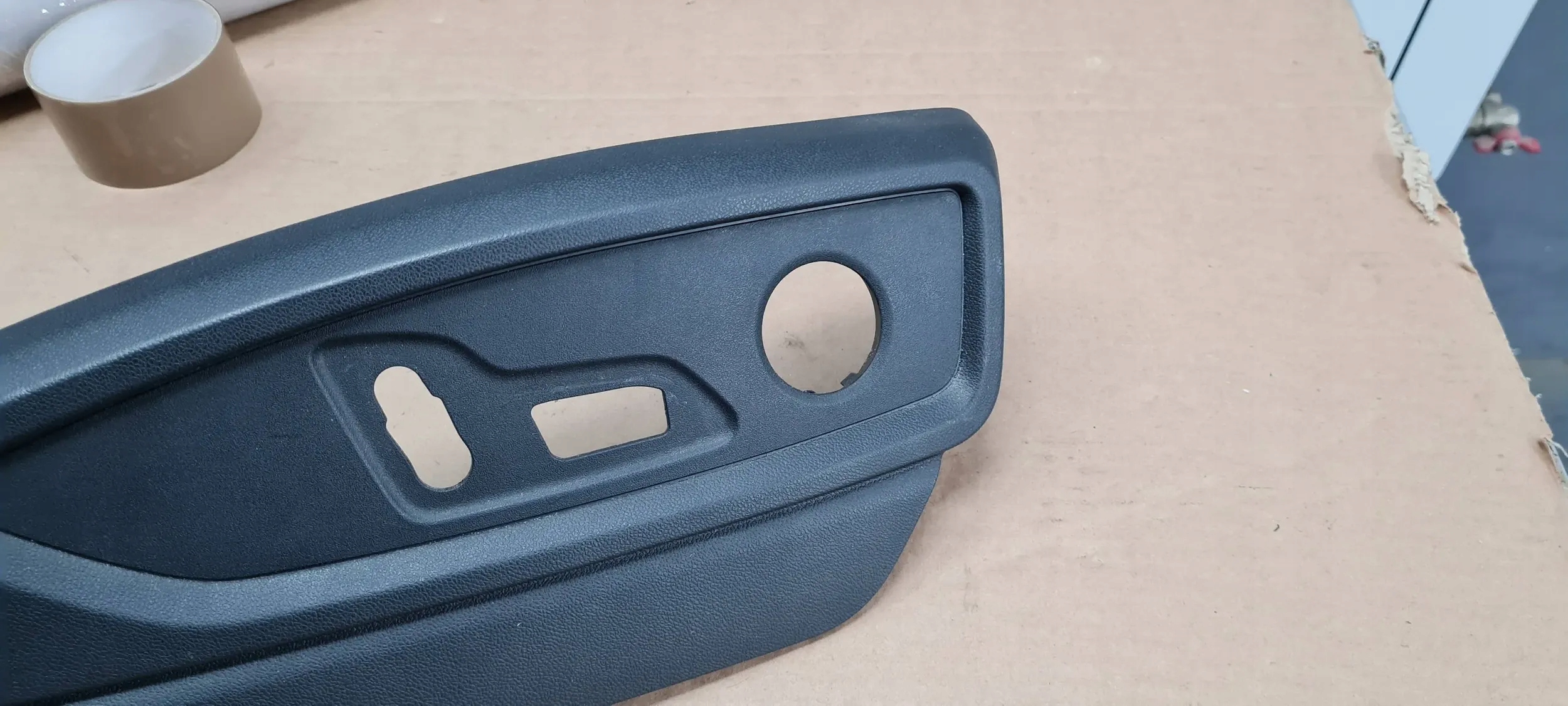 Q5 80A cover seat right right front cover below ELEKTRYKE 80A881326