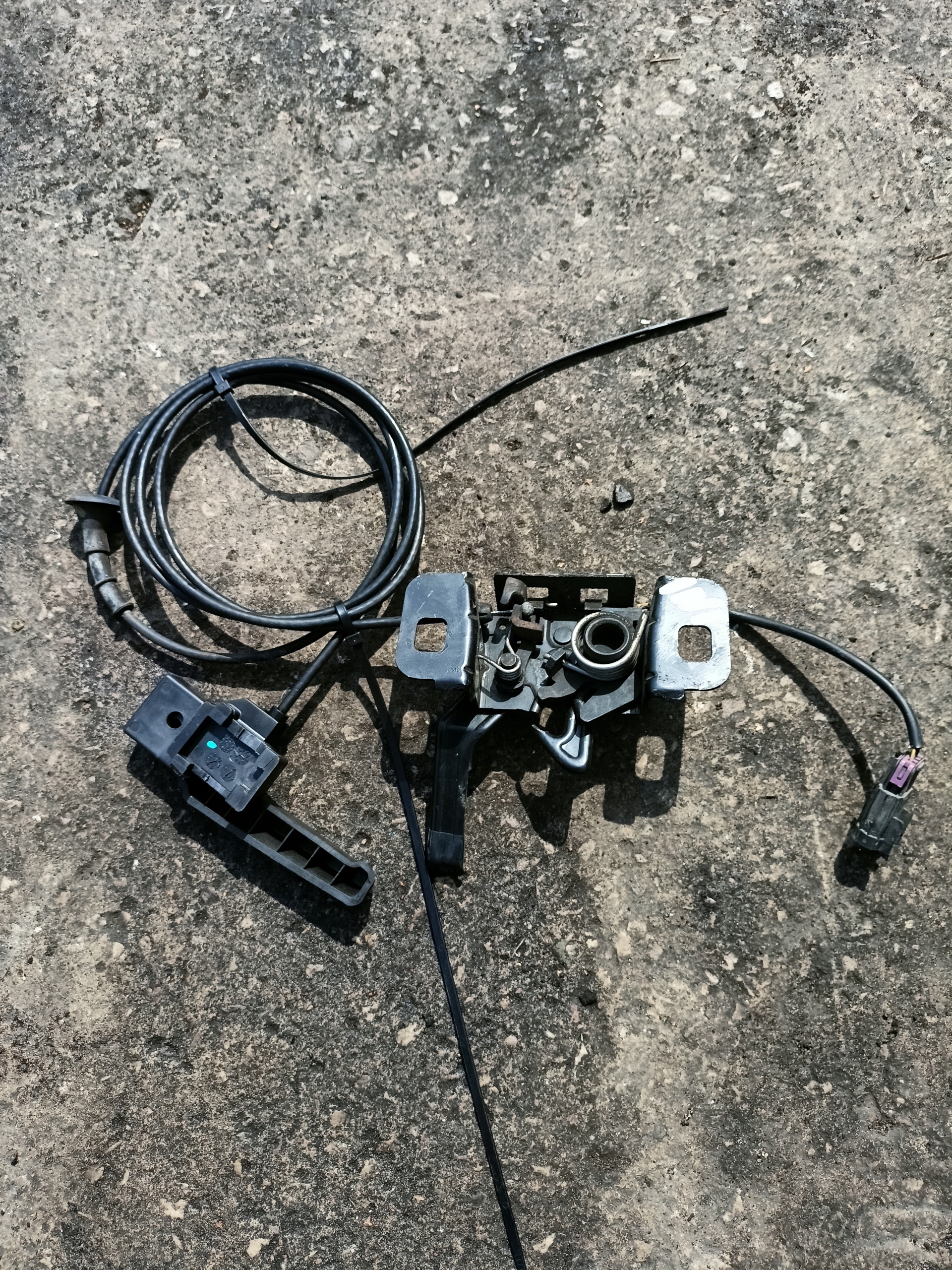 lock RYGIEL bonnets Z rope and handle OPEL INSIGNIA