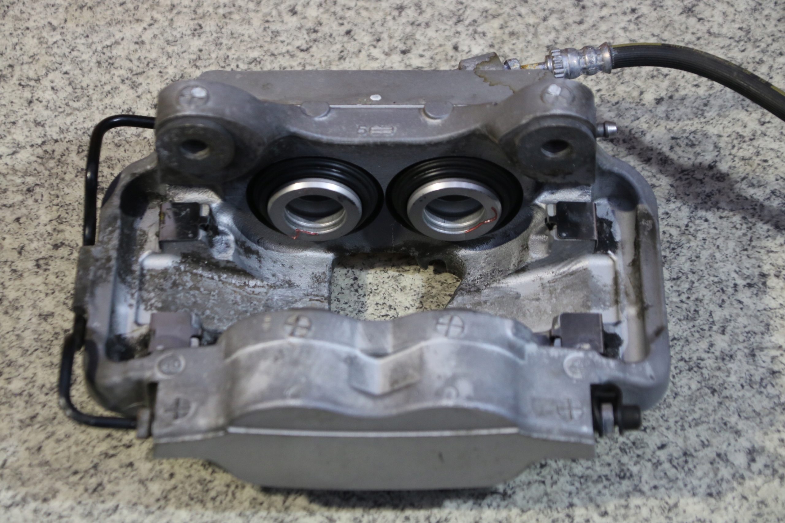 BMW G30 G31 caliper brake left front 6883735 42/30/348 3326 km !!!